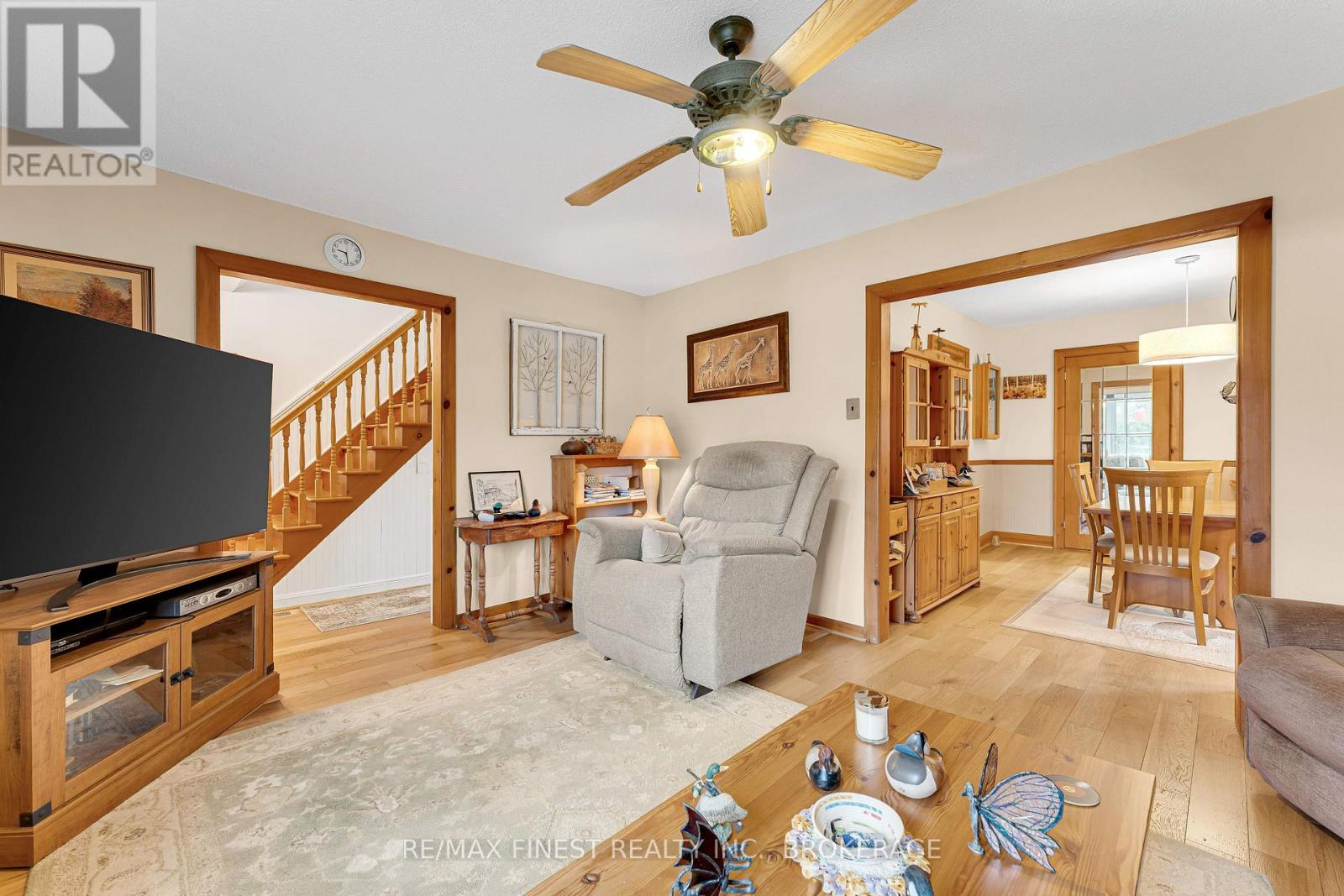 580 MACDONNELL STREET - 11