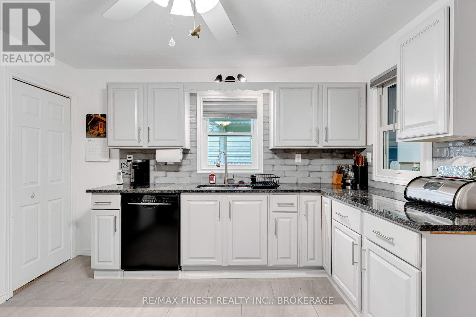 580 MACDONNELL STREET - 14