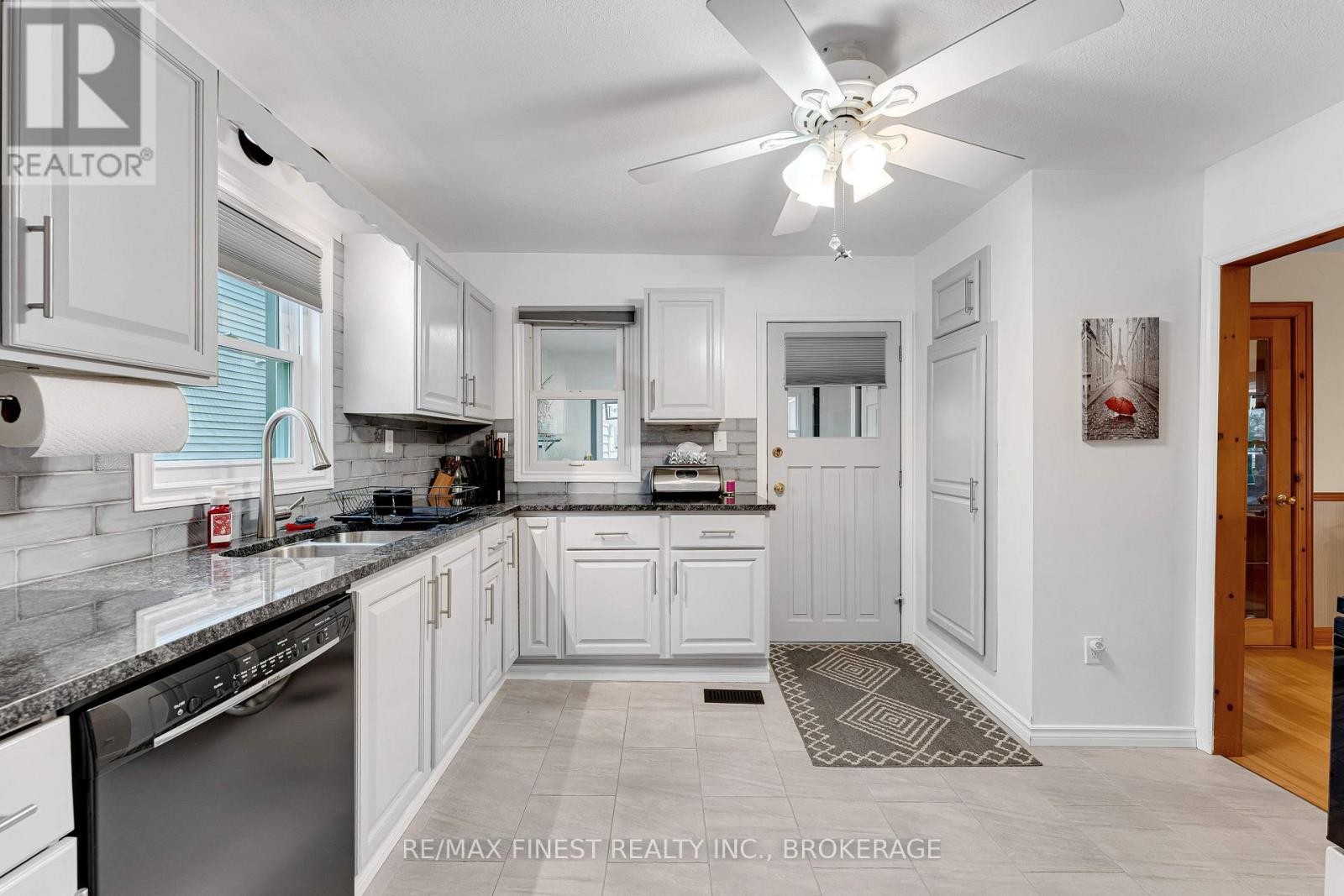 580 MACDONNELL STREET - 16