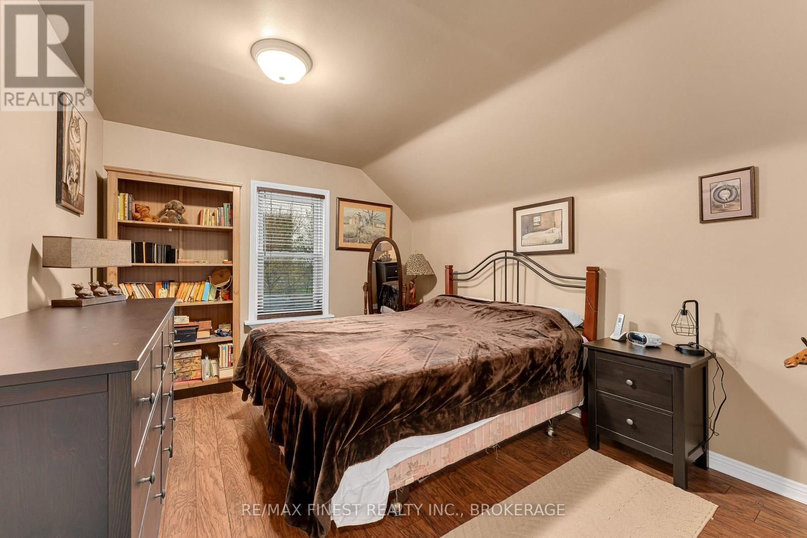 580 MACDONNELL STREET - 31