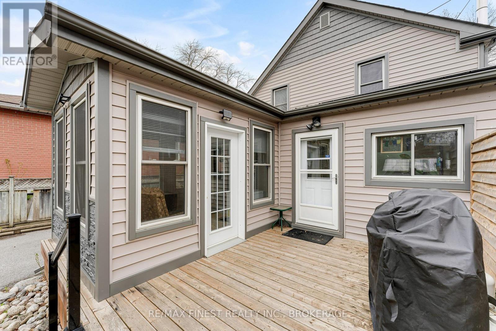580 MACDONNELL STREET - Image 37