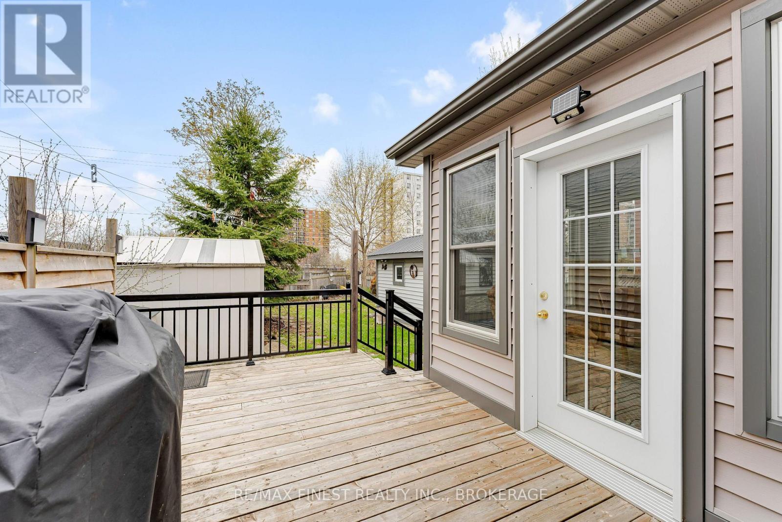 580 MACDONNELL STREET - 38