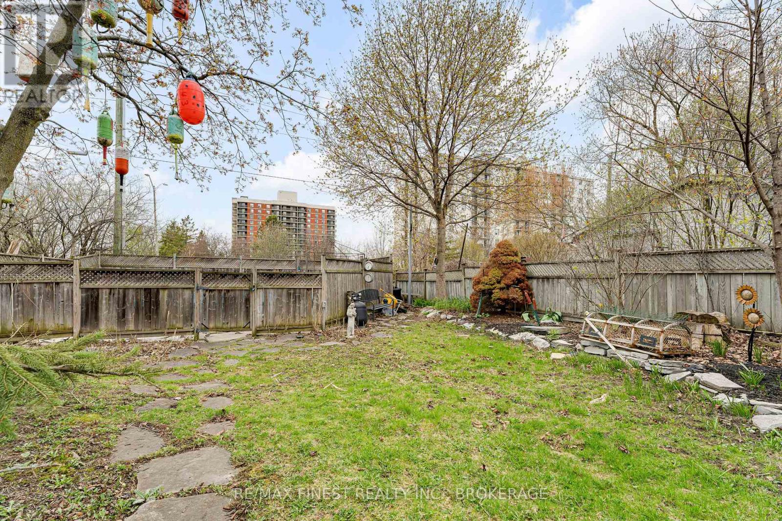 580 MACDONNELL STREET - Image 42