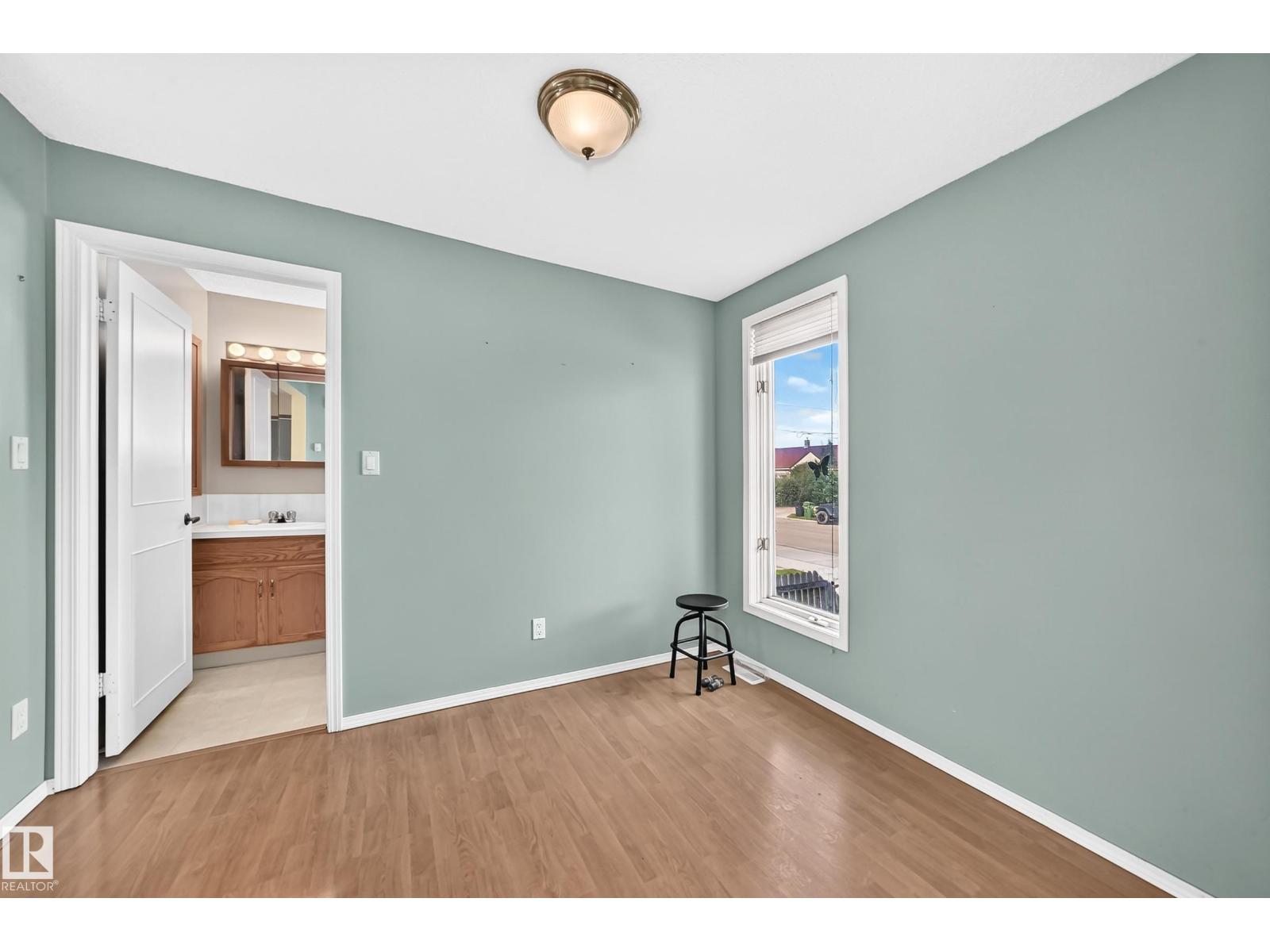 4523 52 AV - Image 11