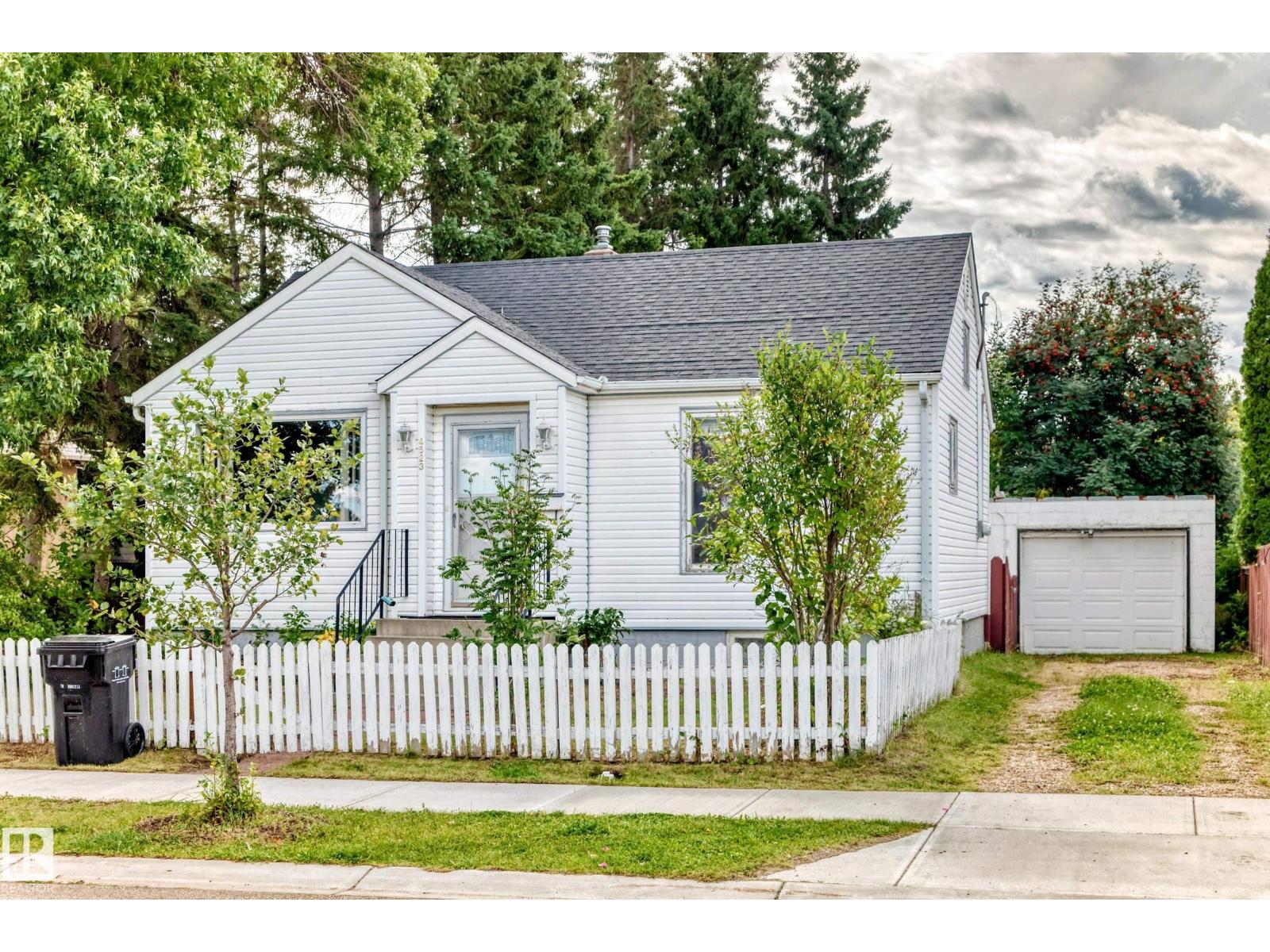 4523 52 AV, North Telford, Leduc photo 2