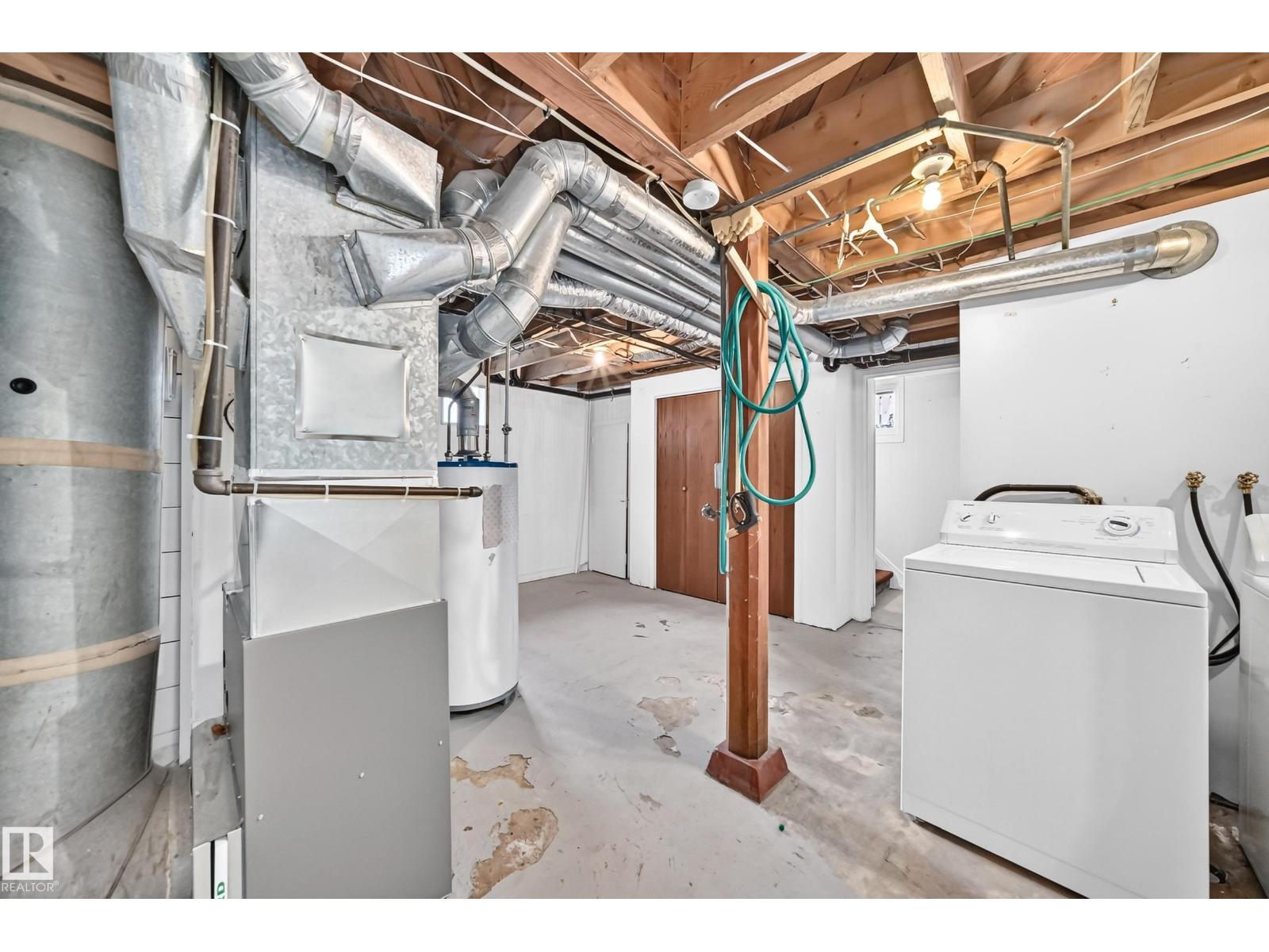 4523 52 AV - Image 33