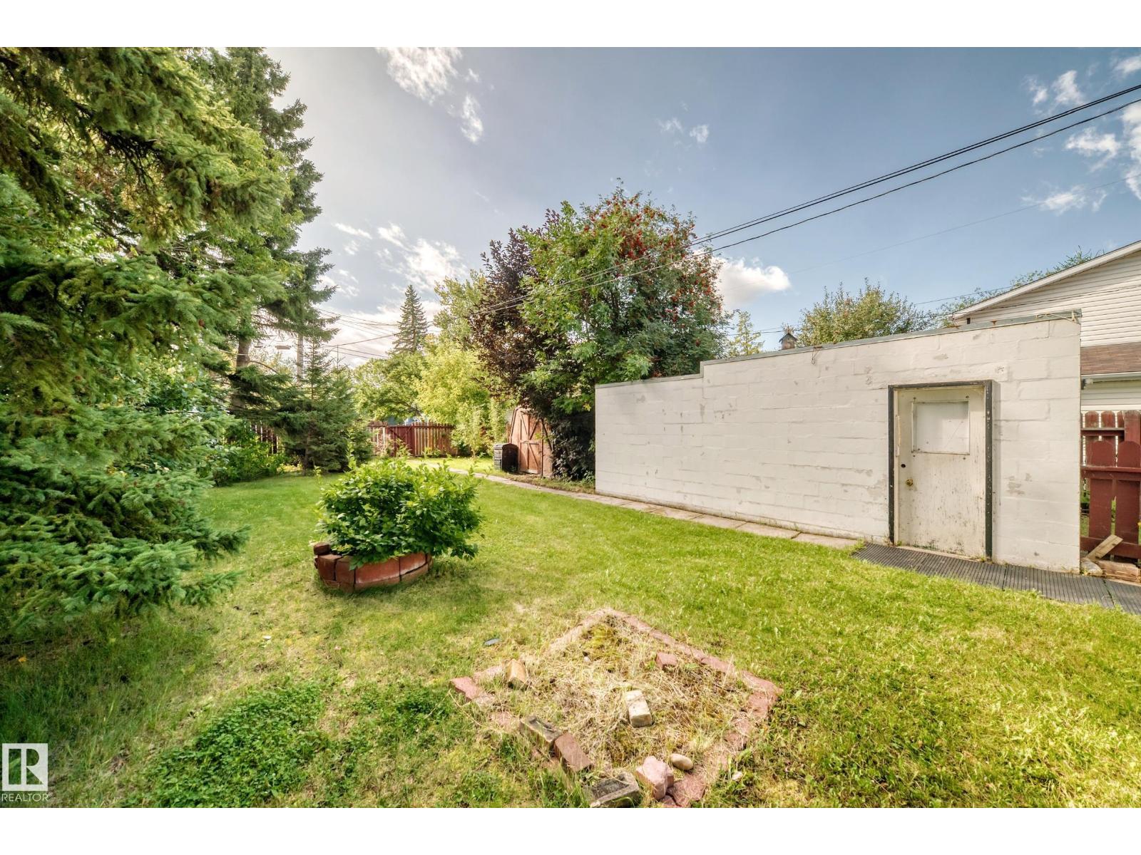 4523 52 AV - Image 36