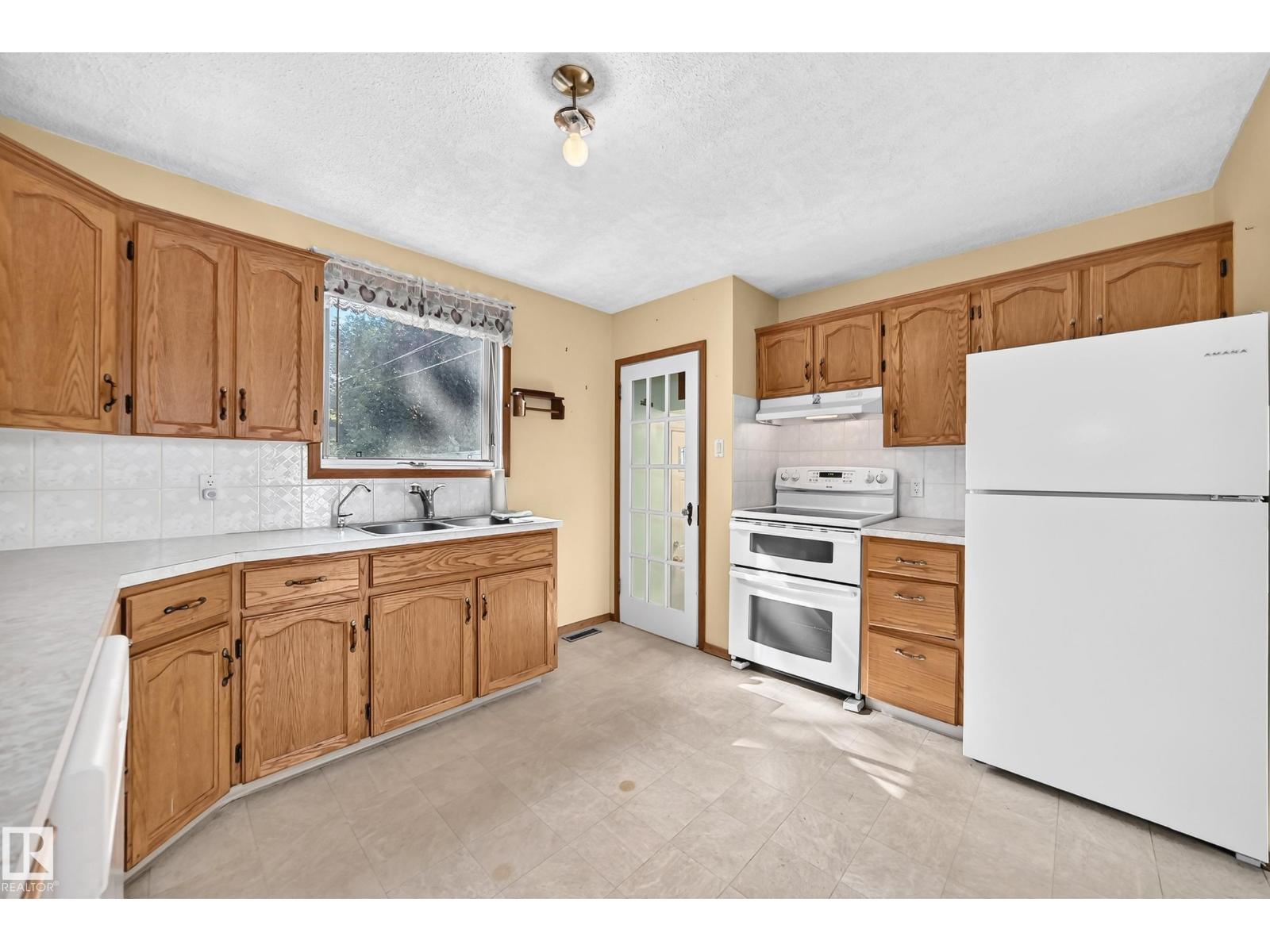 4523 52 AV, North Telford, Leduc photo 4