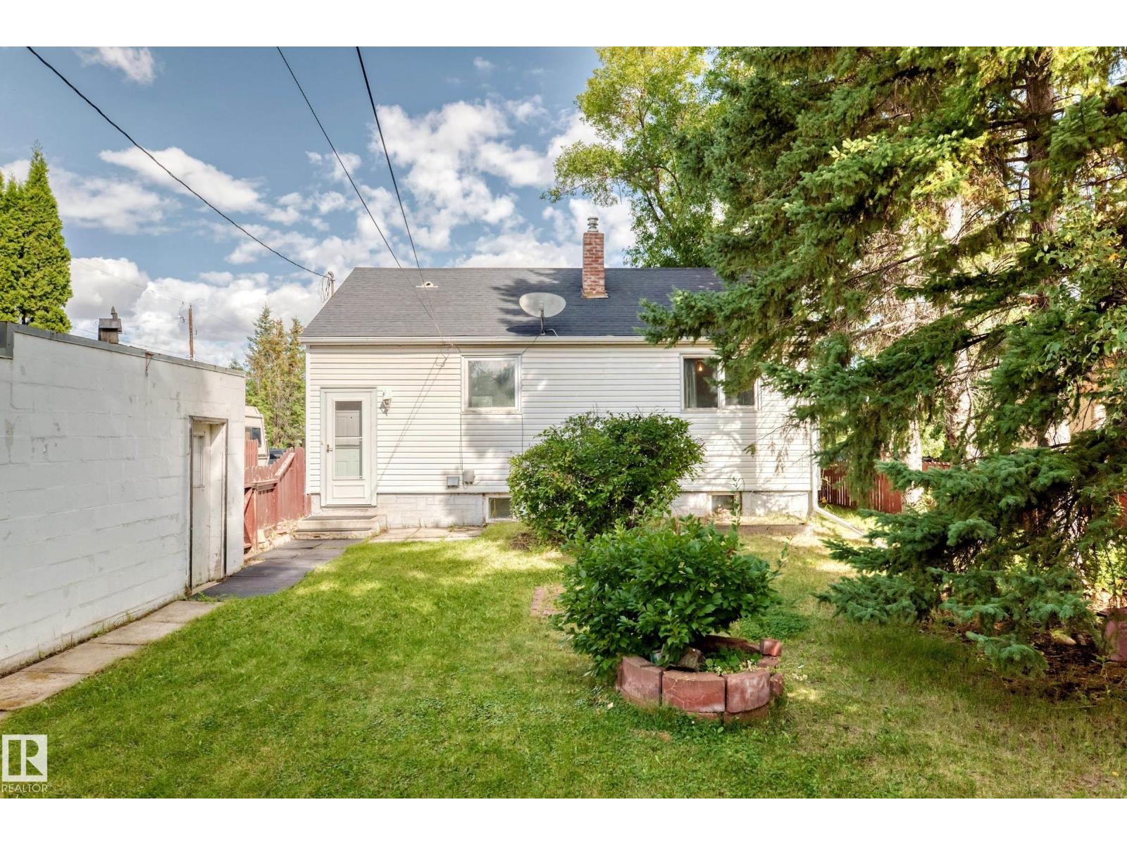 4523 52 AV - Image 40