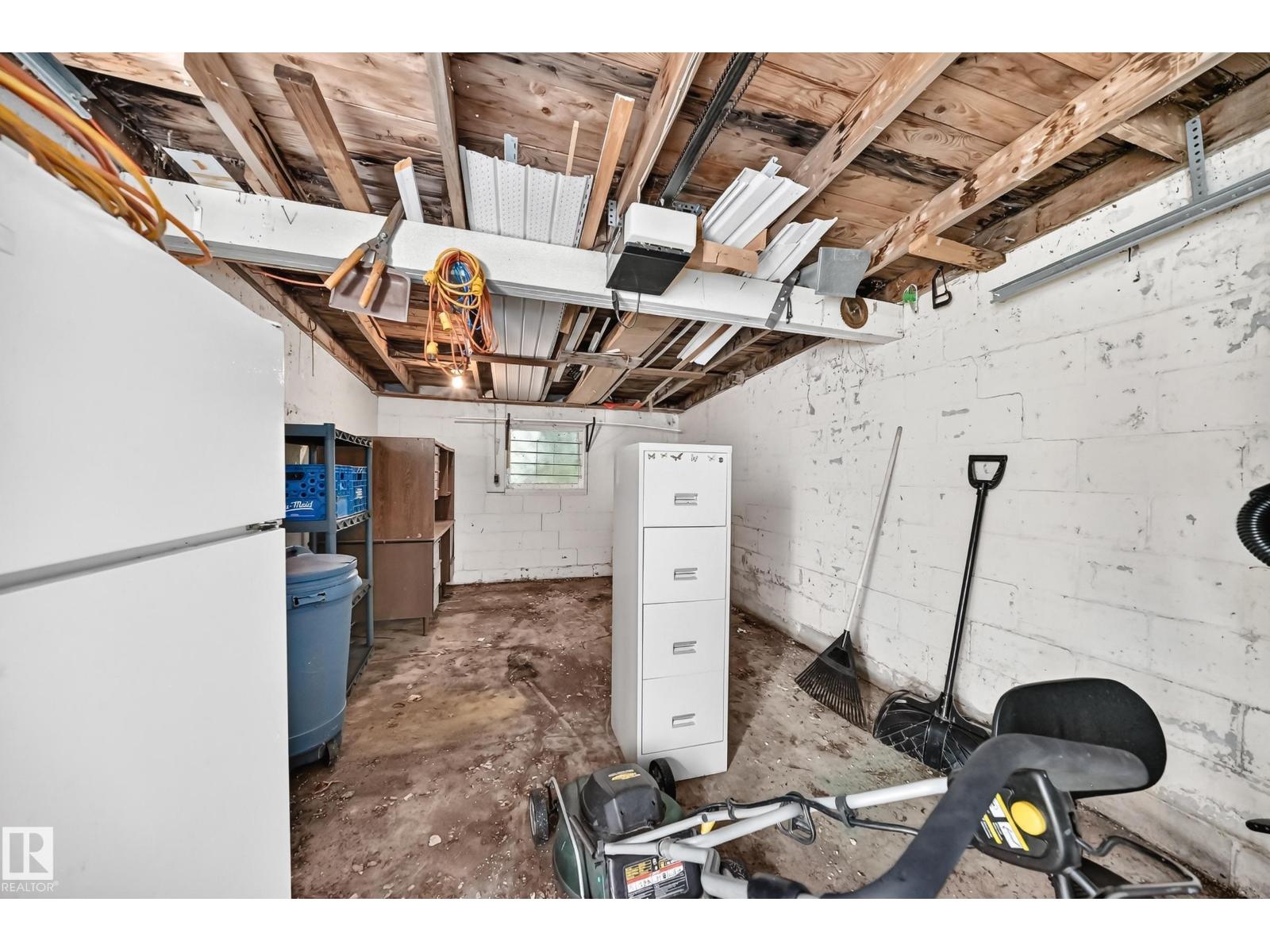 4523 52 AV - Image 45