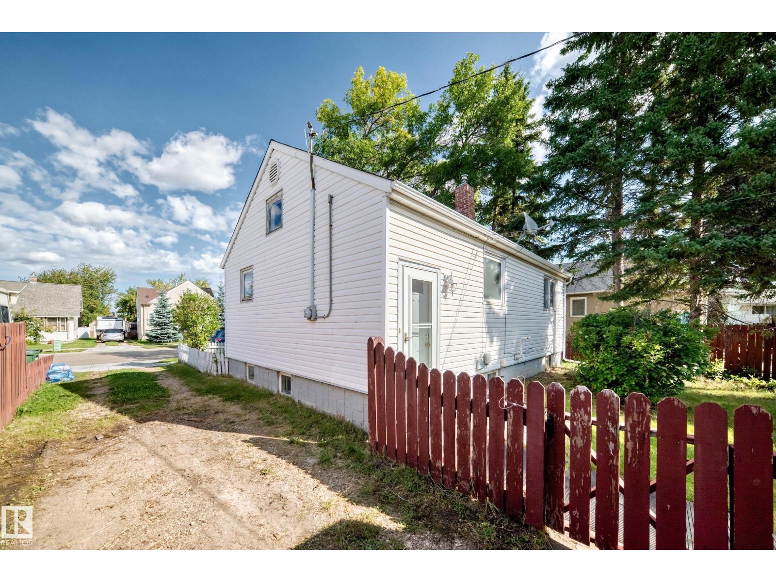 4523 52 AV - Image 47
