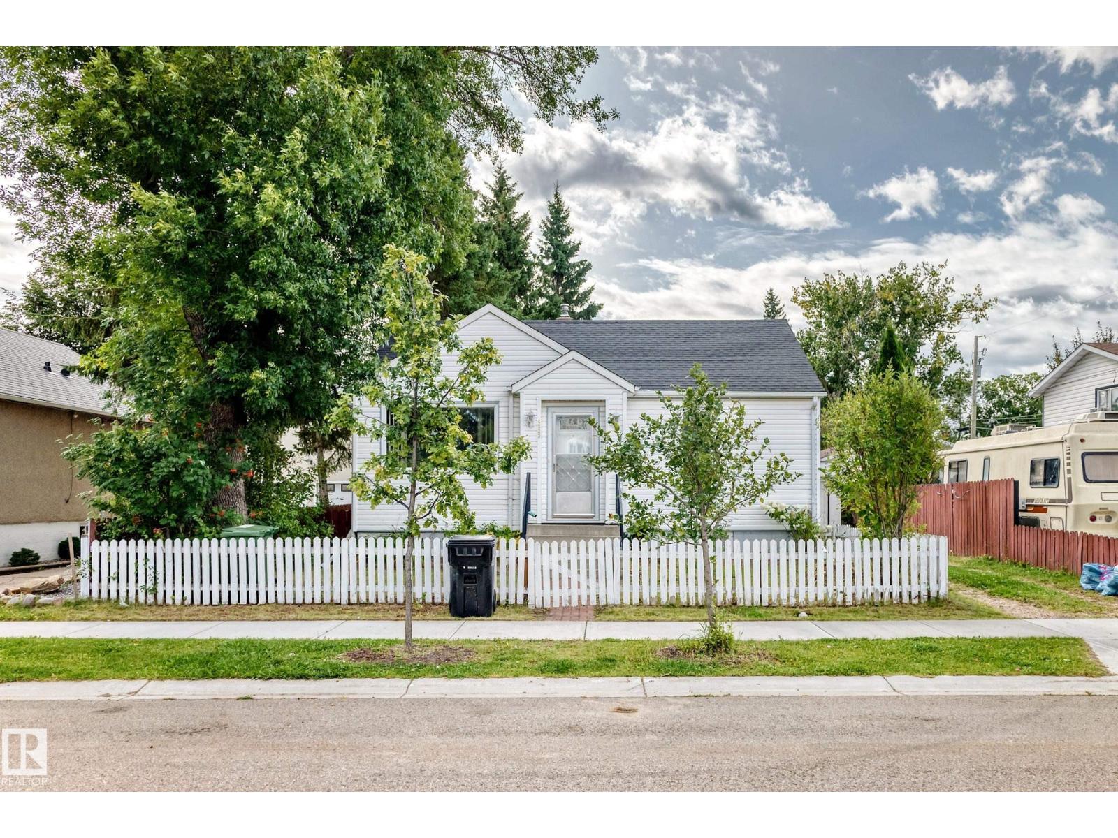 4523 52 AV - Image 51