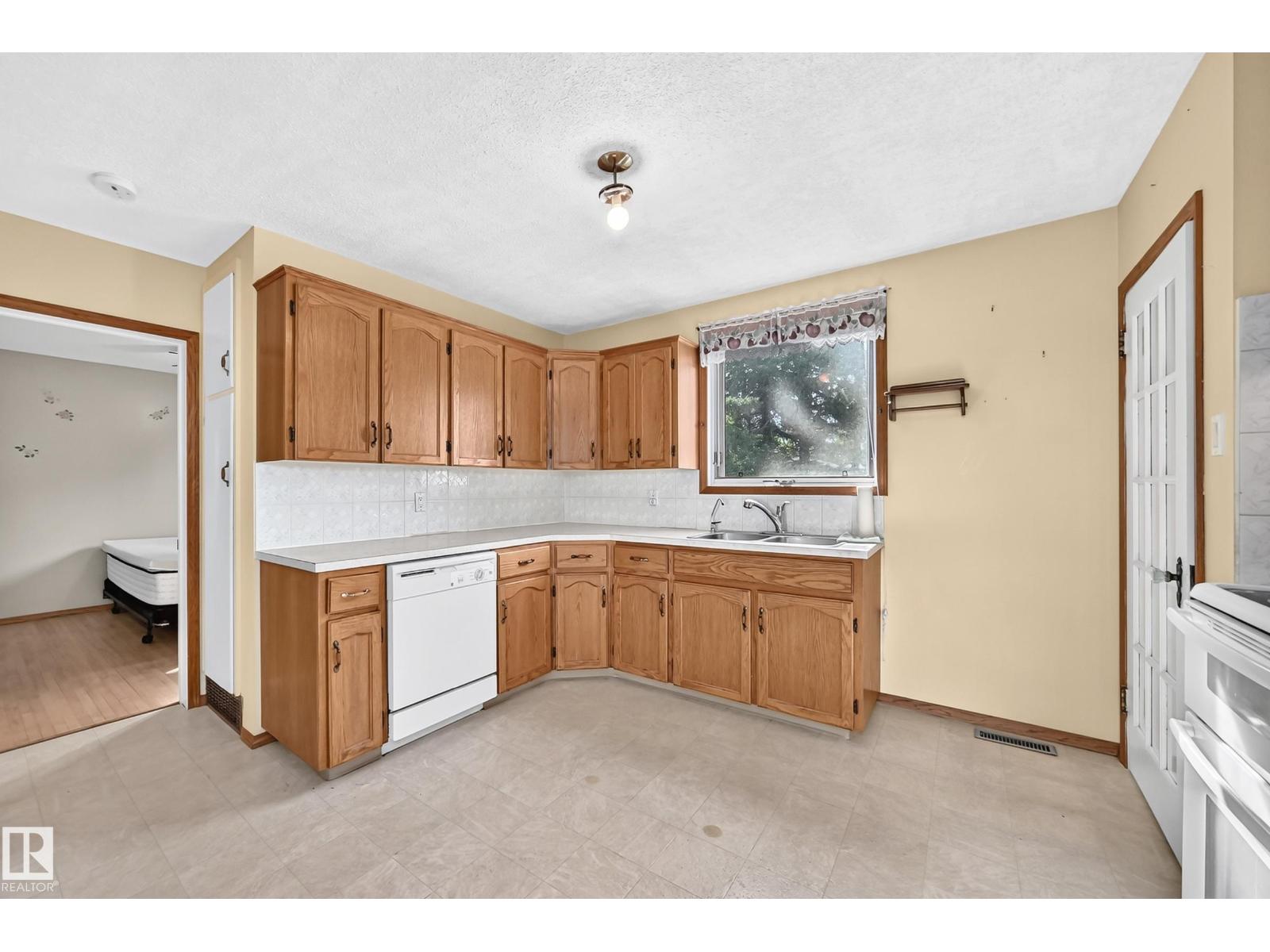 4523 52 AV, Leduc — photo 7