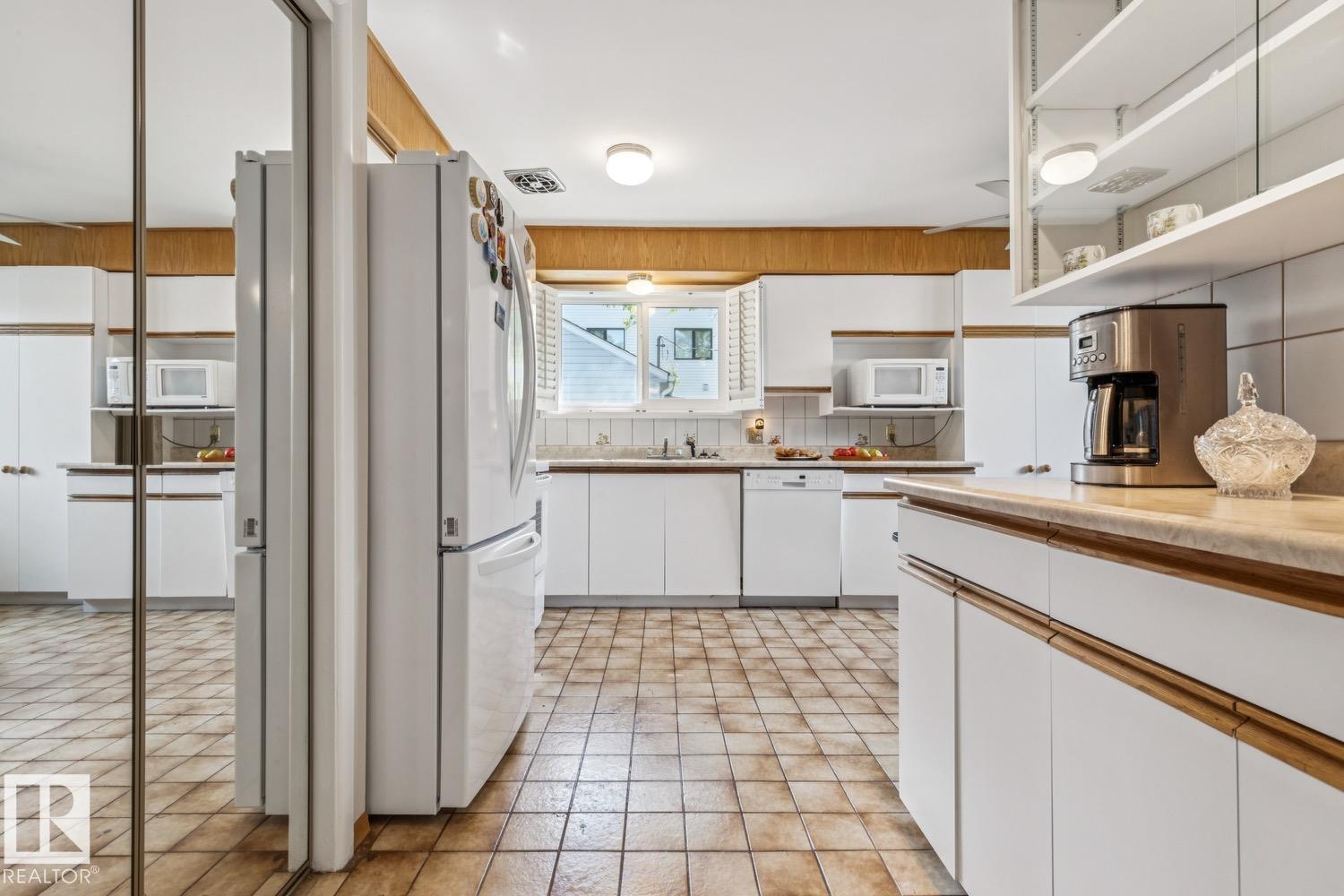 10522 151 ST NW - 10