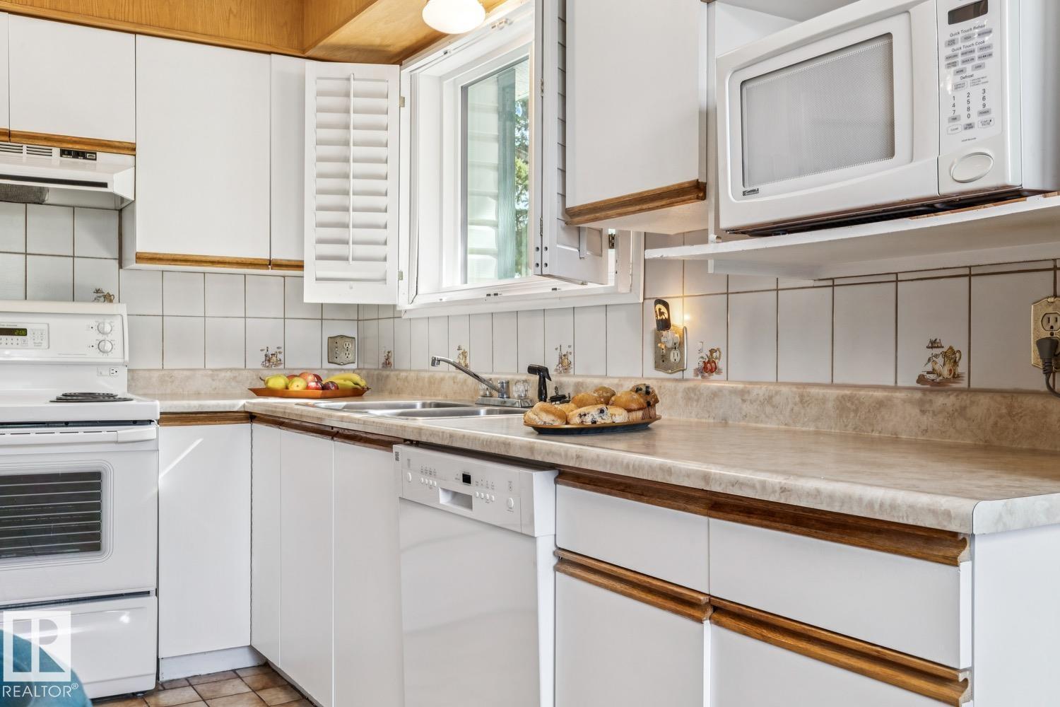 10522 151 ST NW - 14