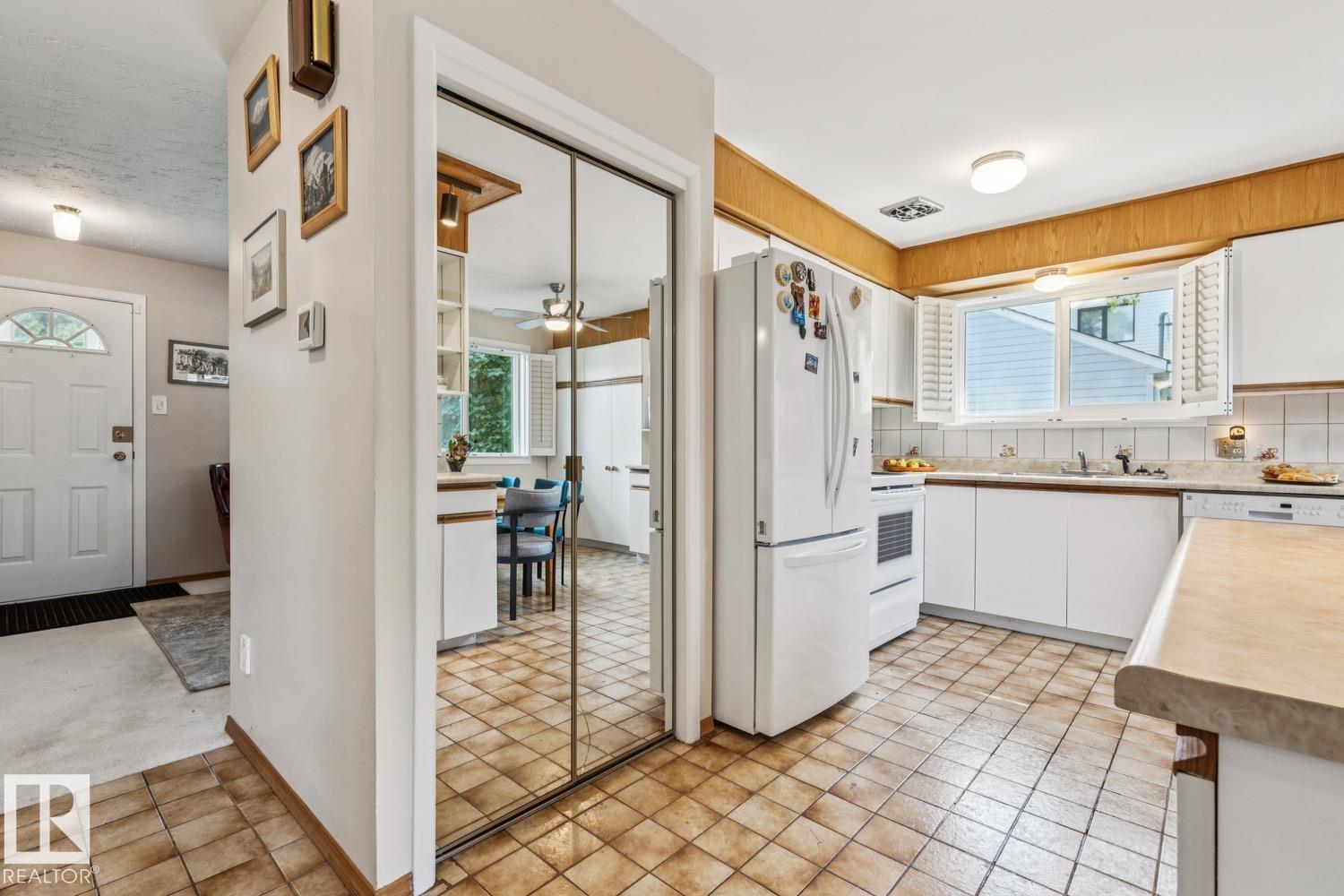 10522 151 ST NW - 16