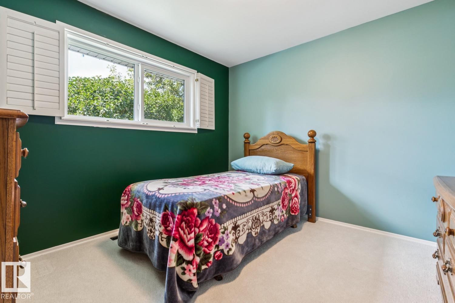 10522 151 ST NW - 23