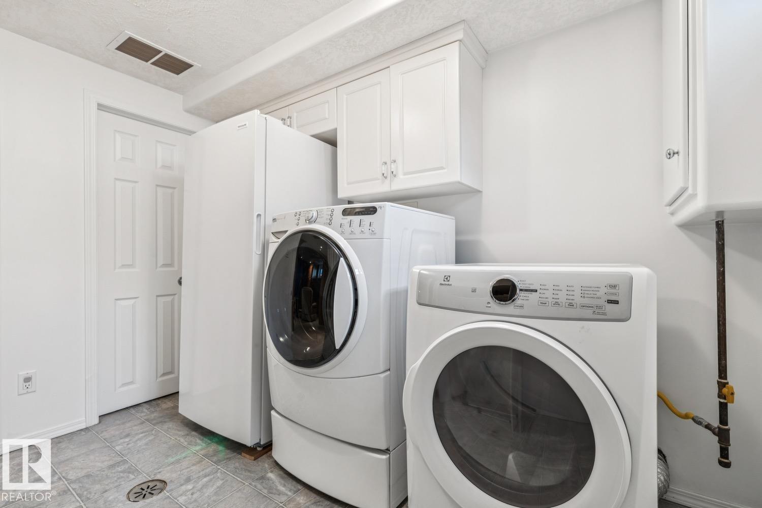 10522 151 ST NW - 37