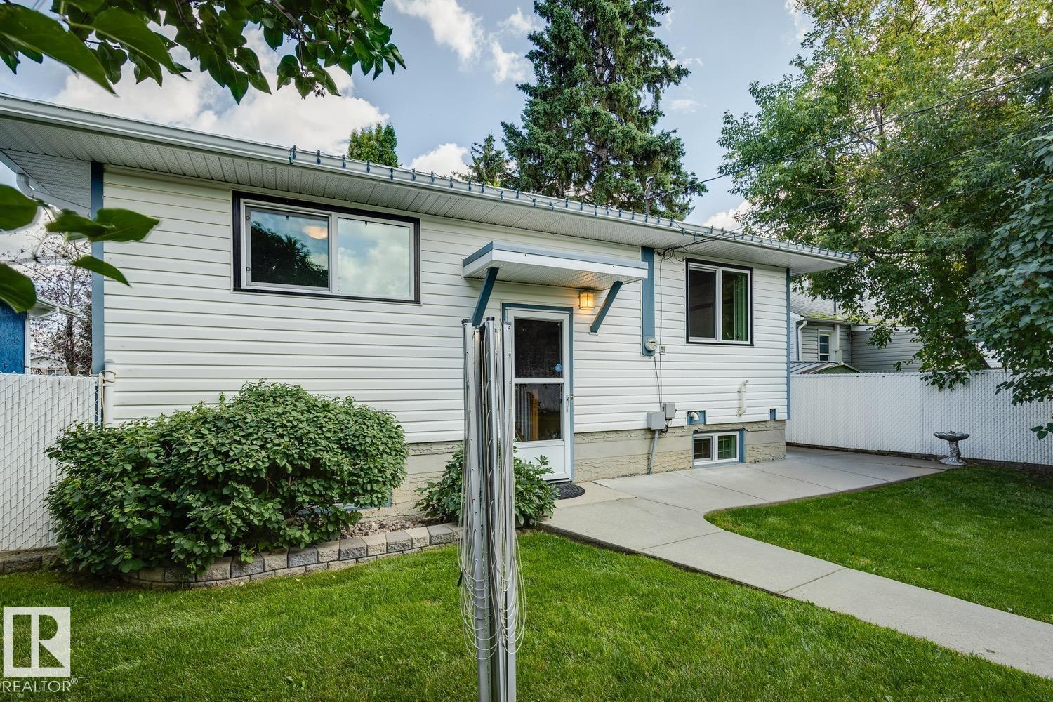 10522 151 ST NW - 41