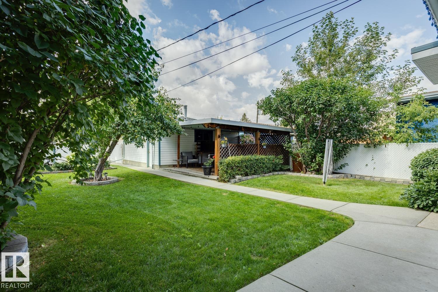 10522 151 ST NW - 43