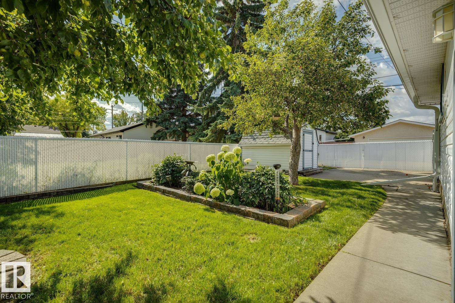 10522 151 ST NW - 49