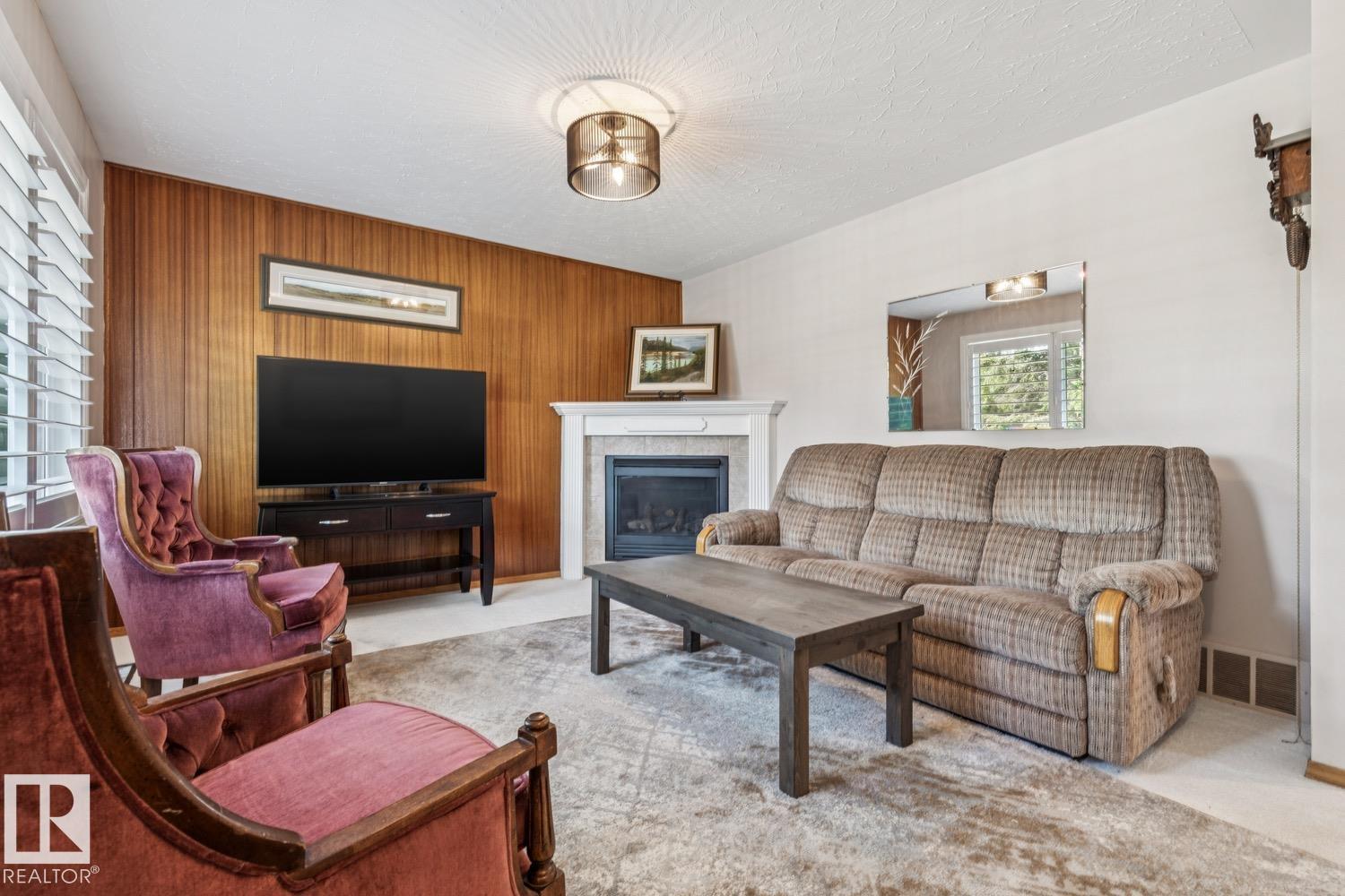 10522 151 ST NW - 5