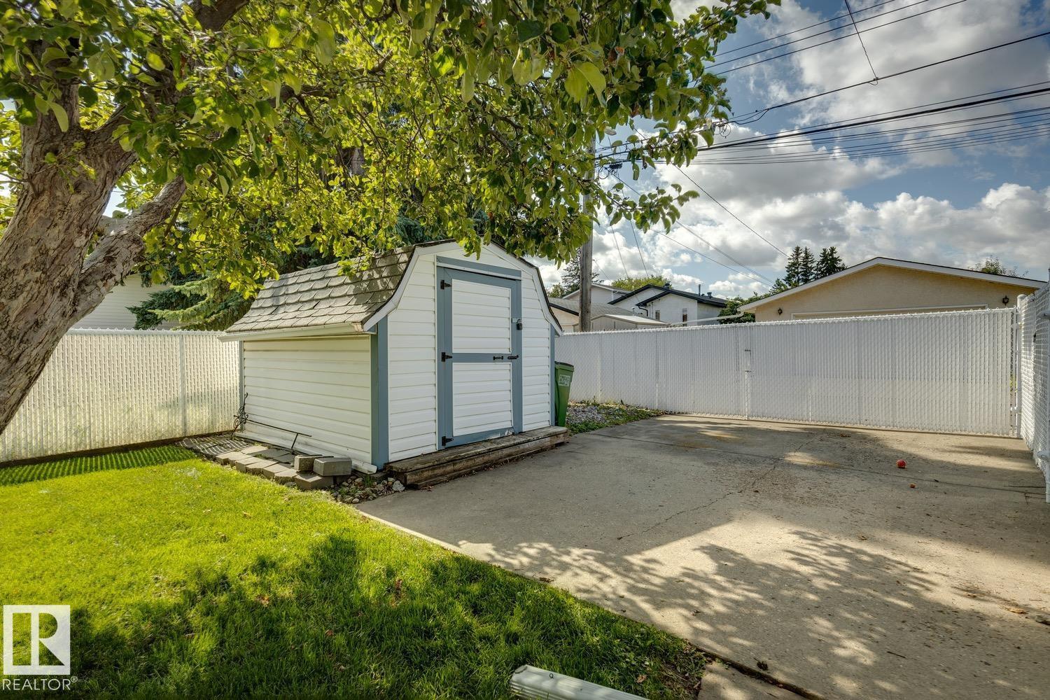 10522 151 ST NW - 50