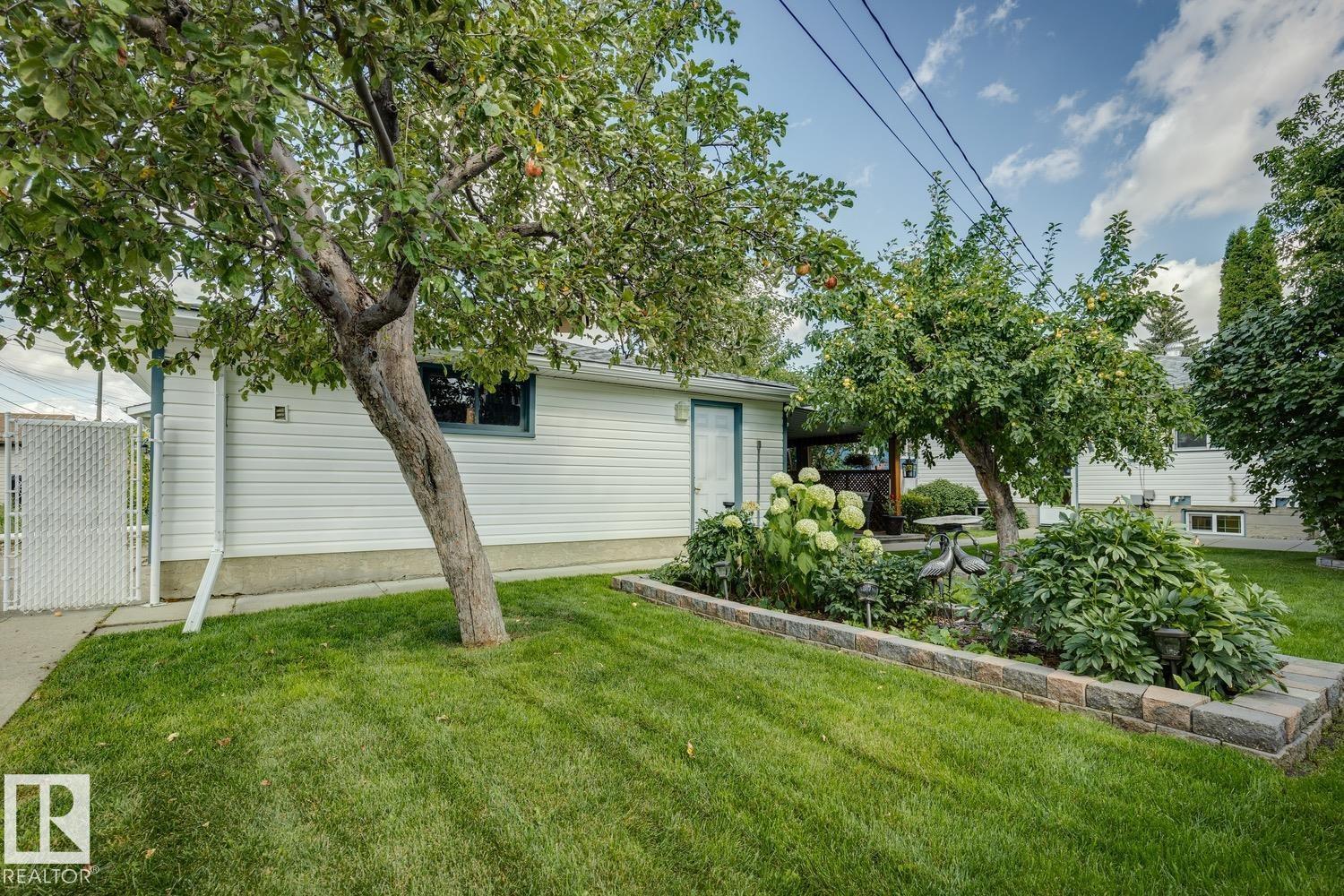 10522 151 ST NW - 51
