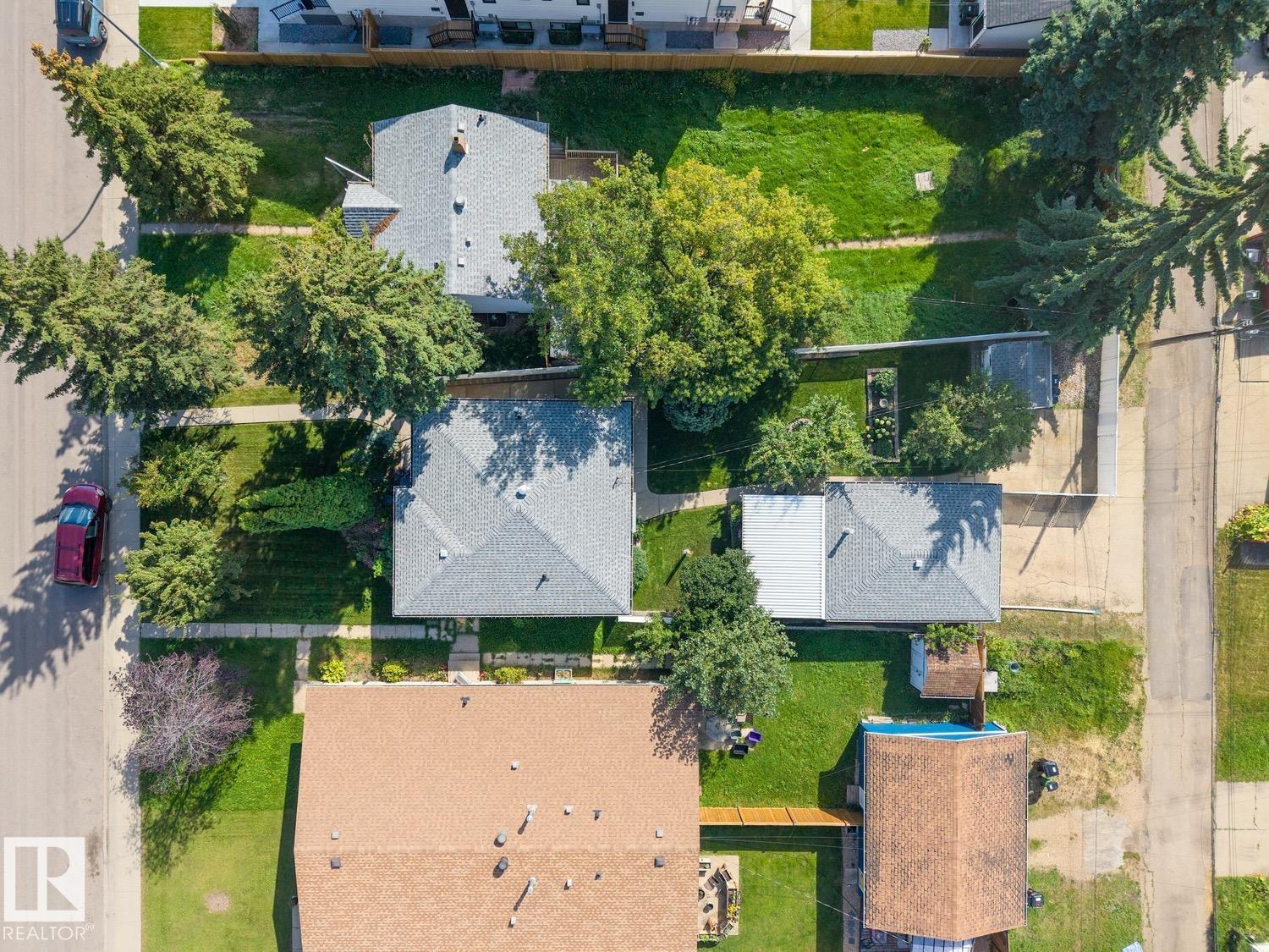 10522 151 ST NW - 53