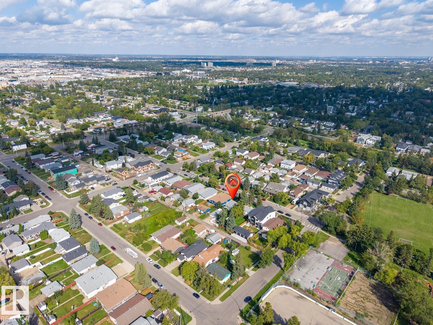 10522 151 ST NW - 54