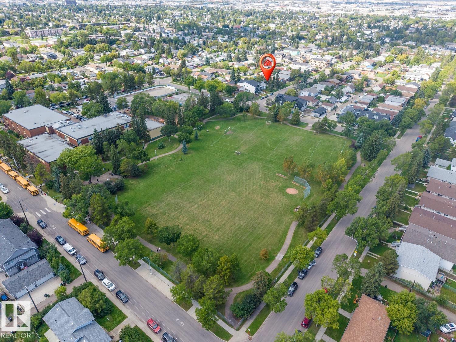 10522 151 ST NW - 56