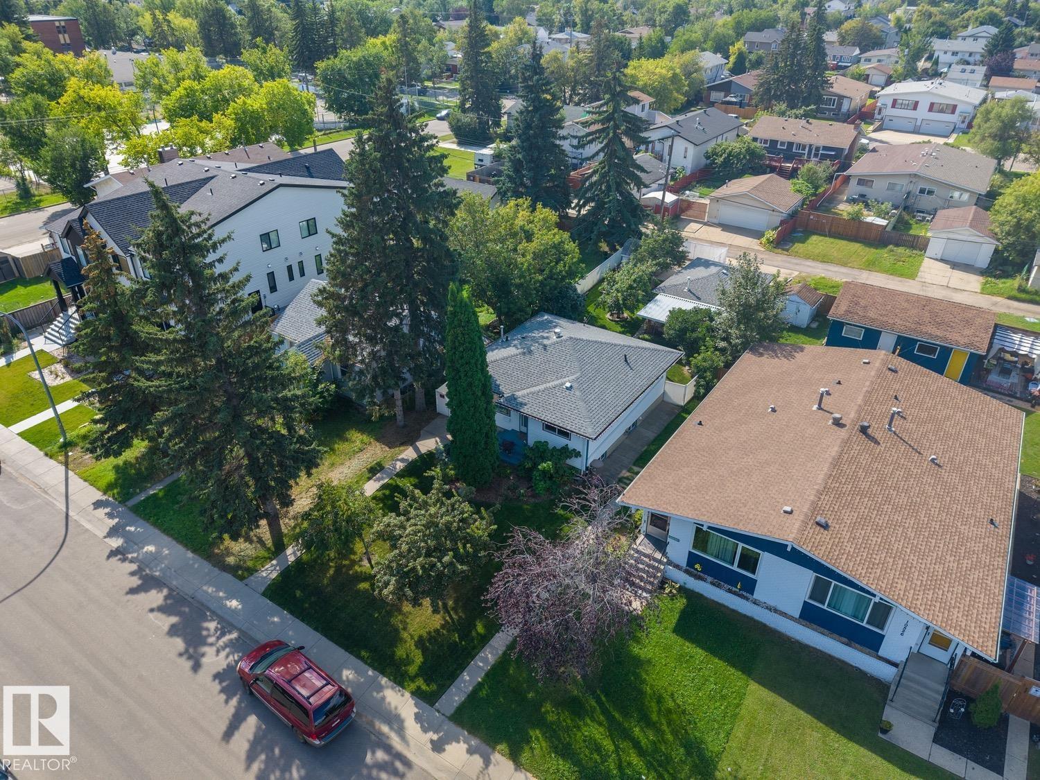10522 151 ST NW - 58
