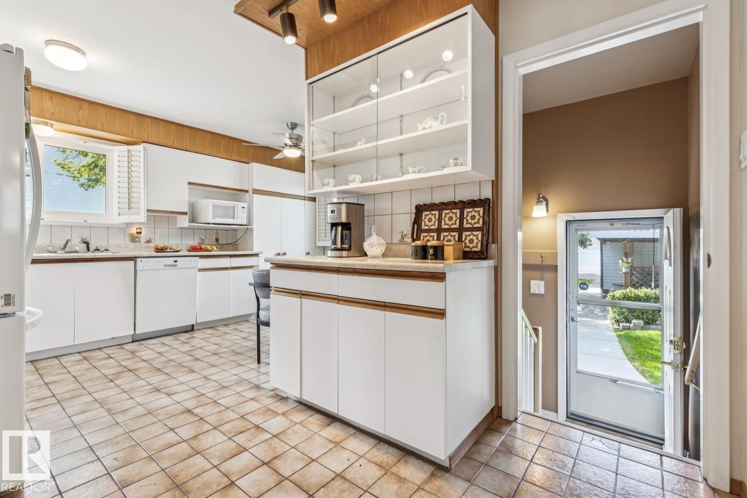 10522 151 ST NW - 9
