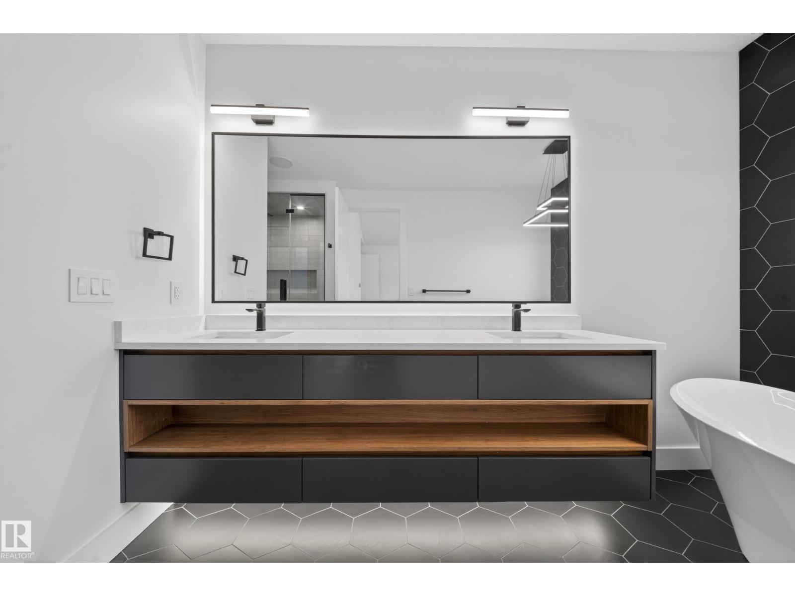 4464 SUZANNA CR SW - 43