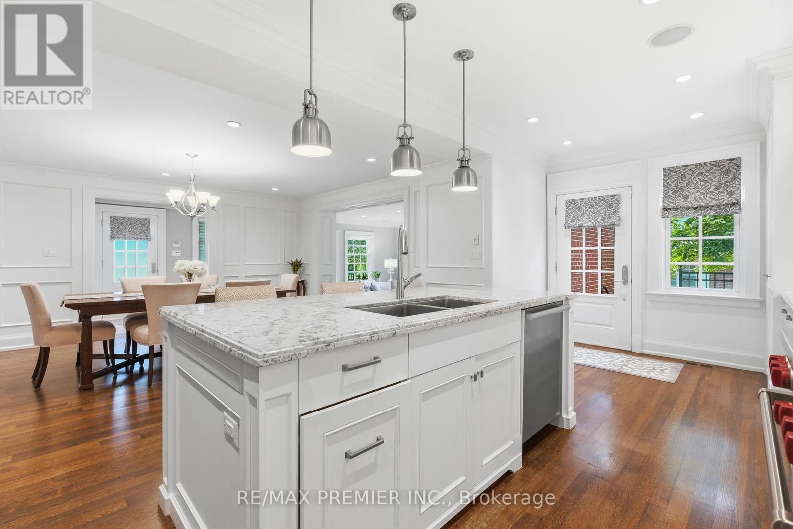132 THE KINGSWAY - 15