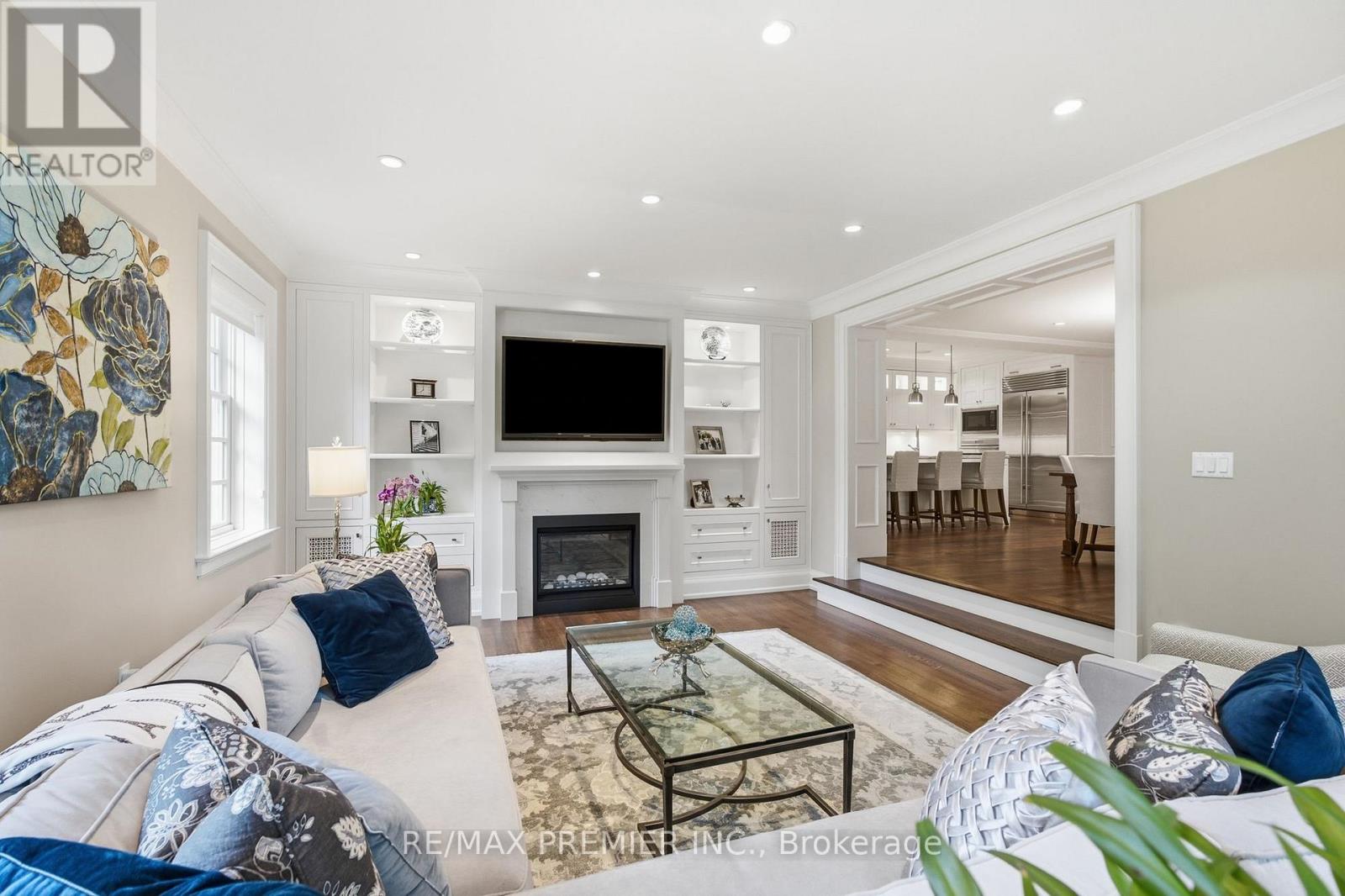 132 THE KINGSWAY - 20