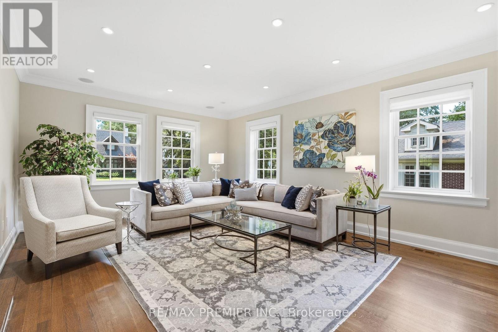 132 THE KINGSWAY - 17
