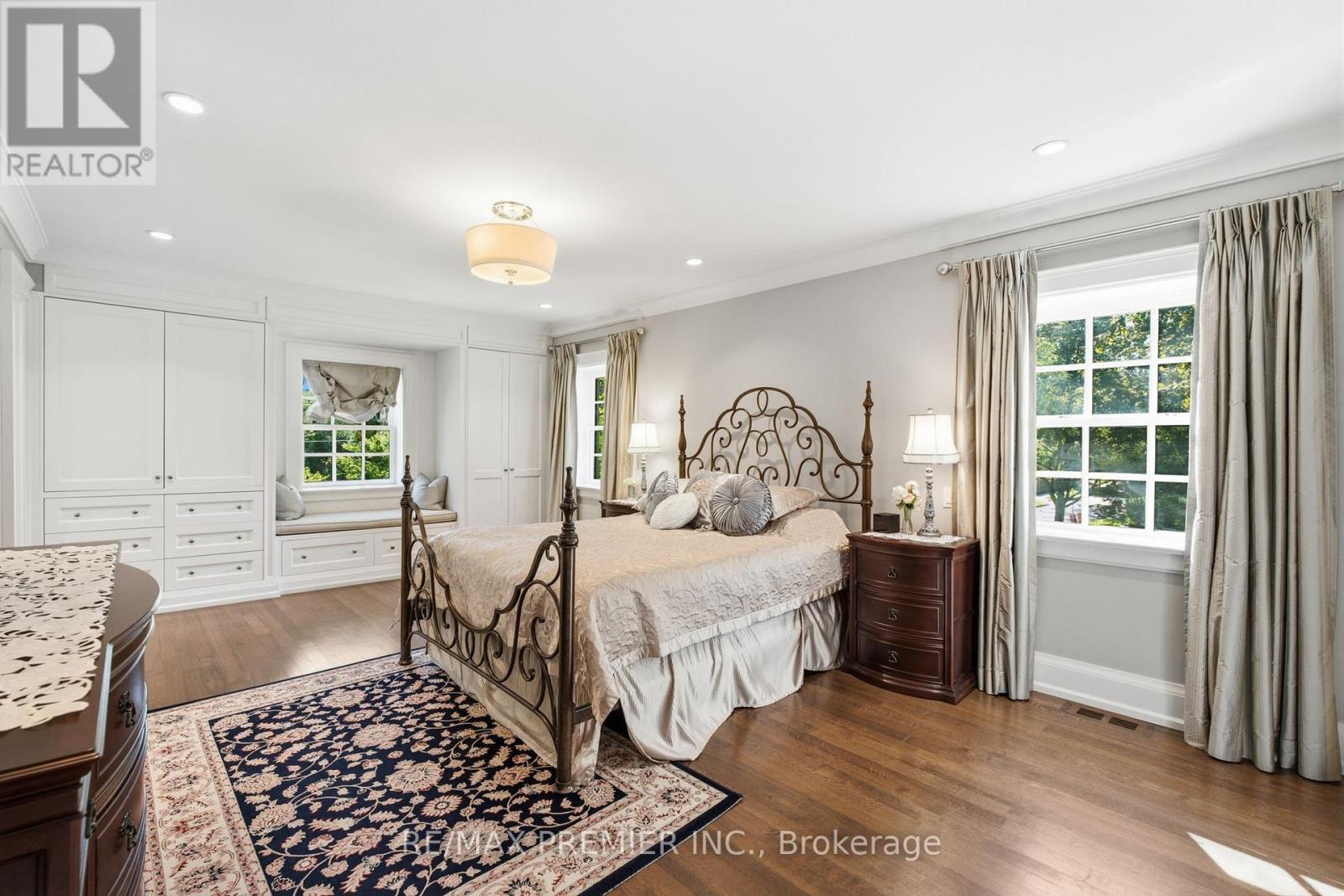 132 THE KINGSWAY - 27