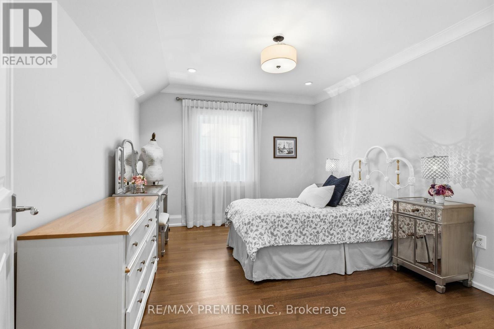 132 THE KINGSWAY - Image 32