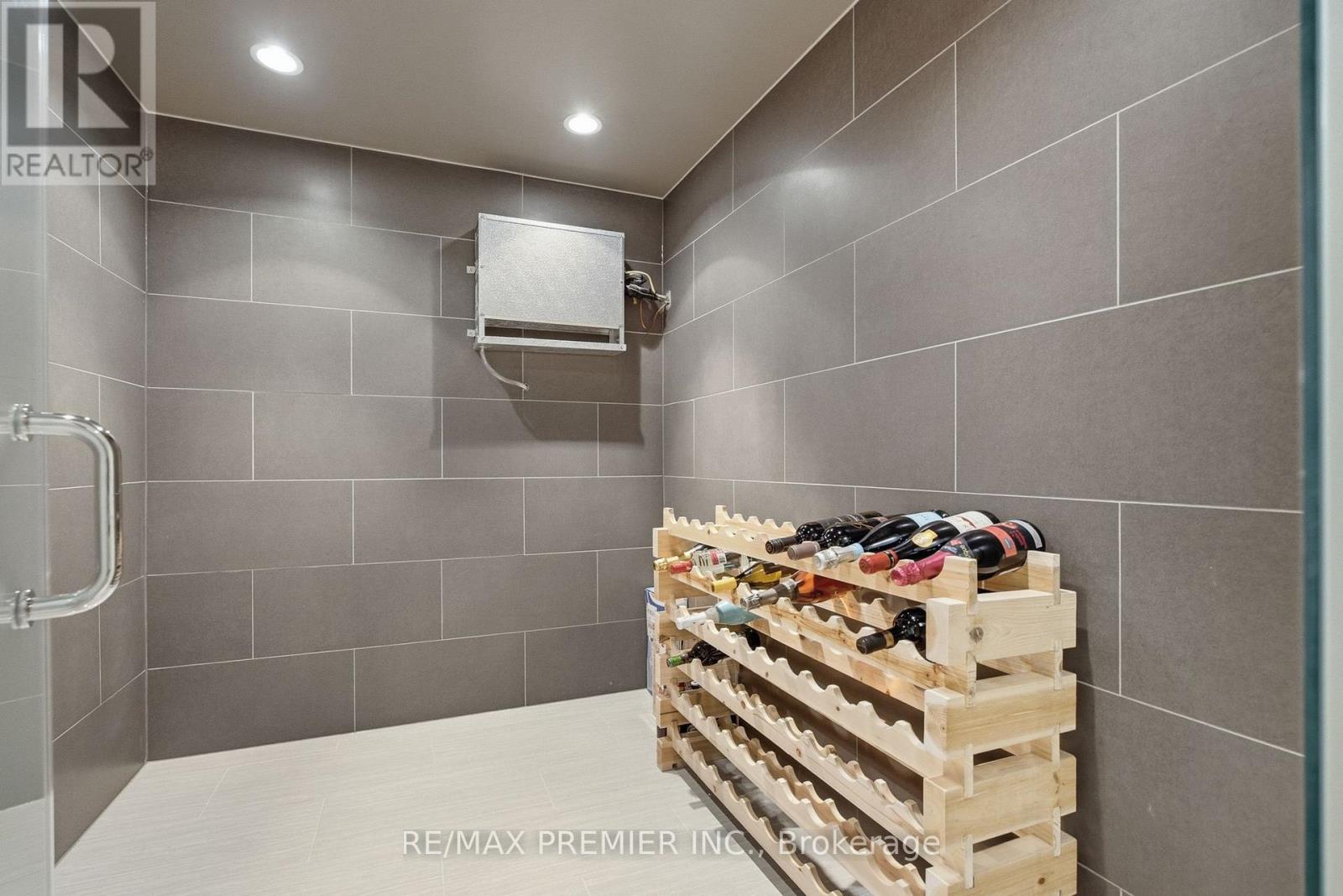 132 THE KINGSWAY - 38