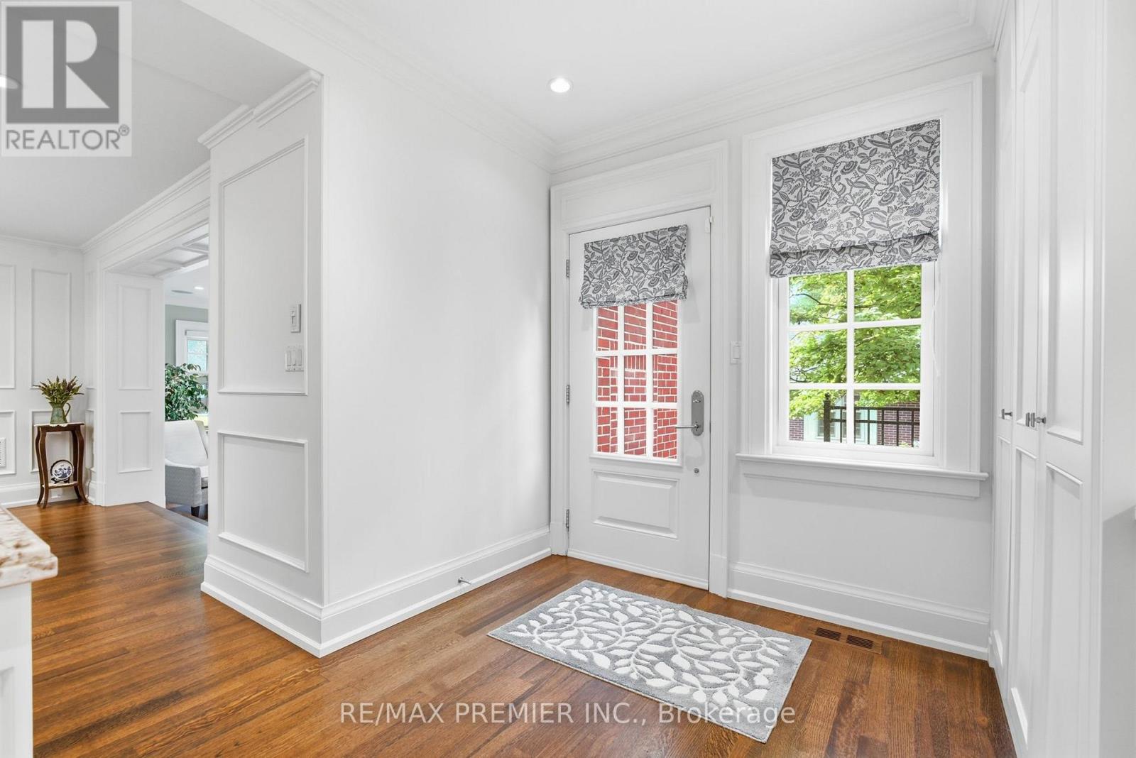 132 THE KINGSWAY - 16