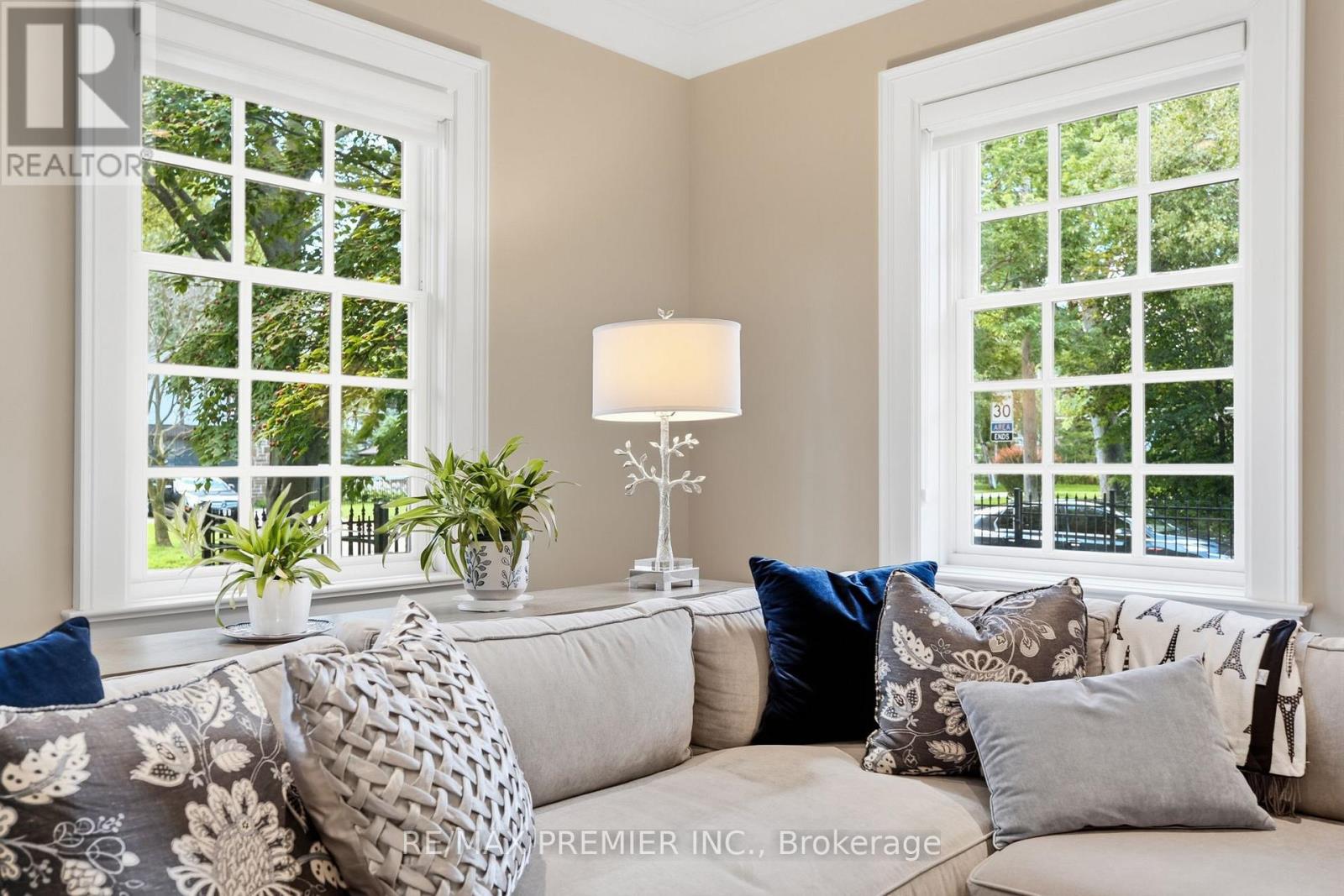132 THE KINGSWAY - 21