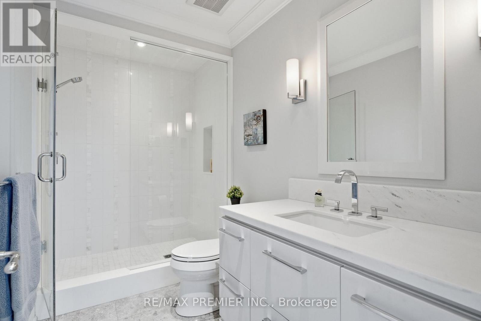 132 THE KINGSWAY - 35