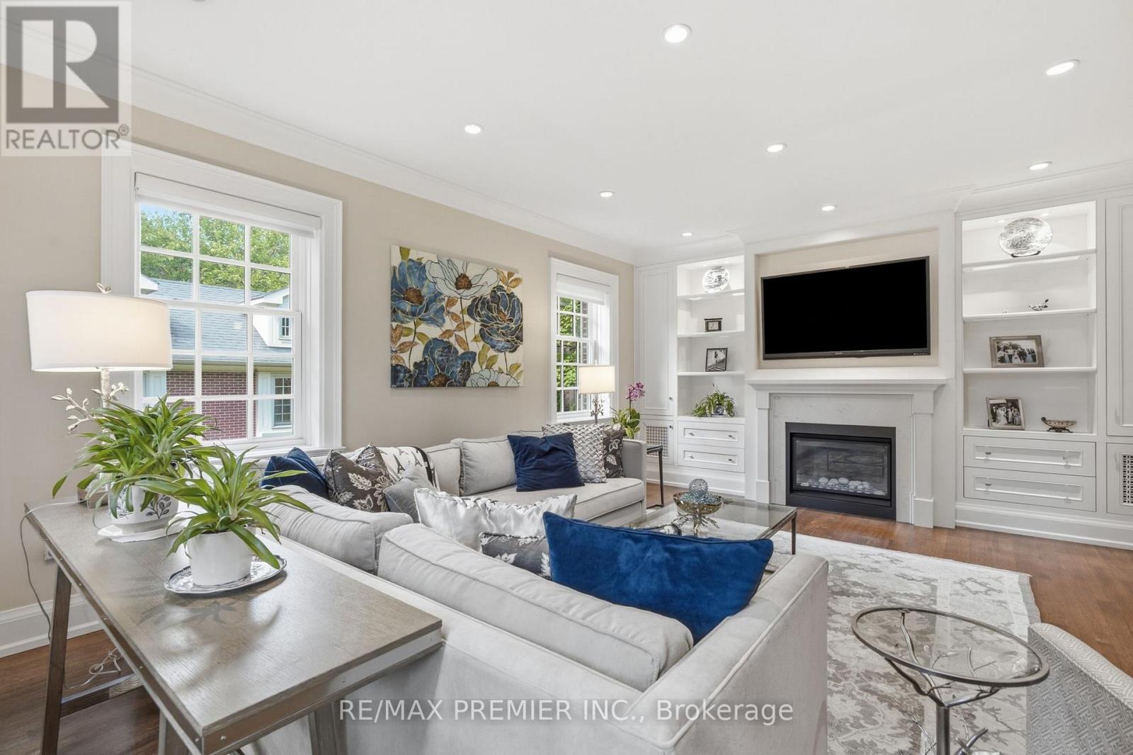 132 THE KINGSWAY - 19