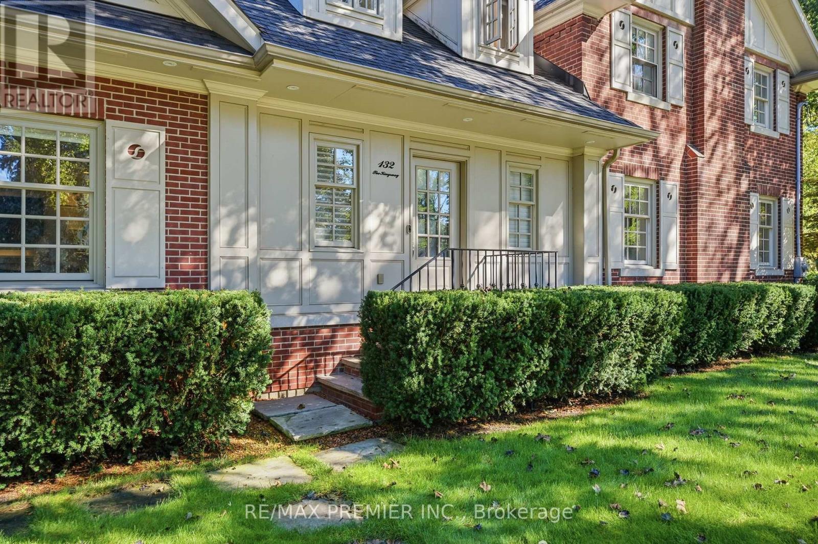 132 THE KINGSWAY - 4