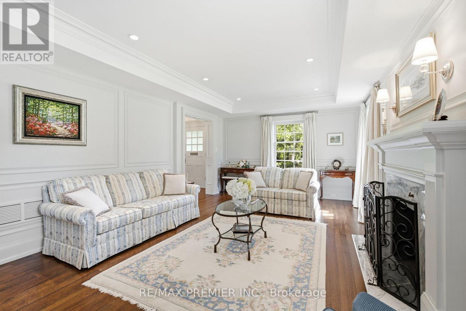 132 THE KINGSWAY - 8