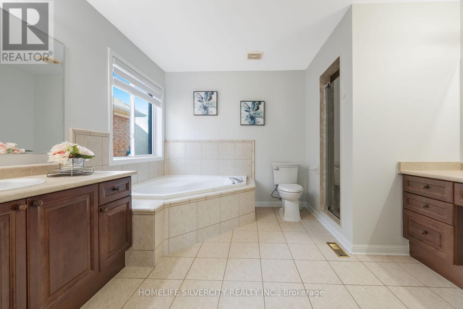 25 VAN HOOF CRESCENT - Image 32