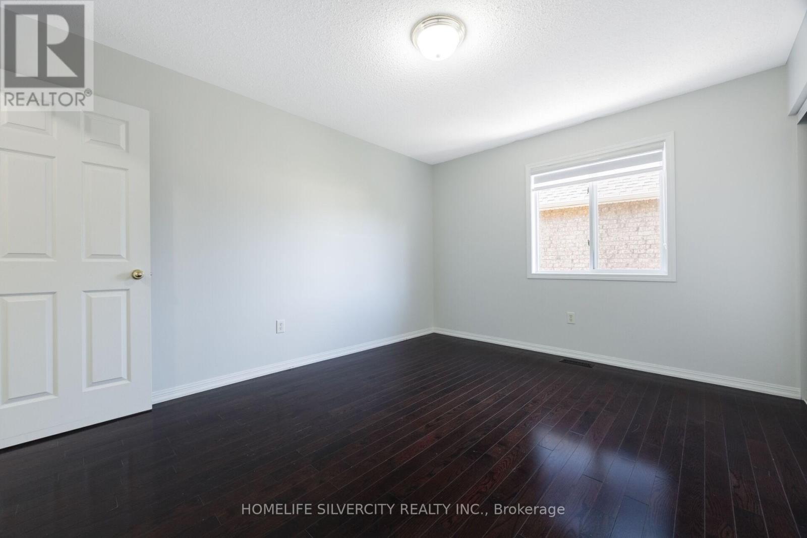25 VAN HOOF CRESCENT - Image 35