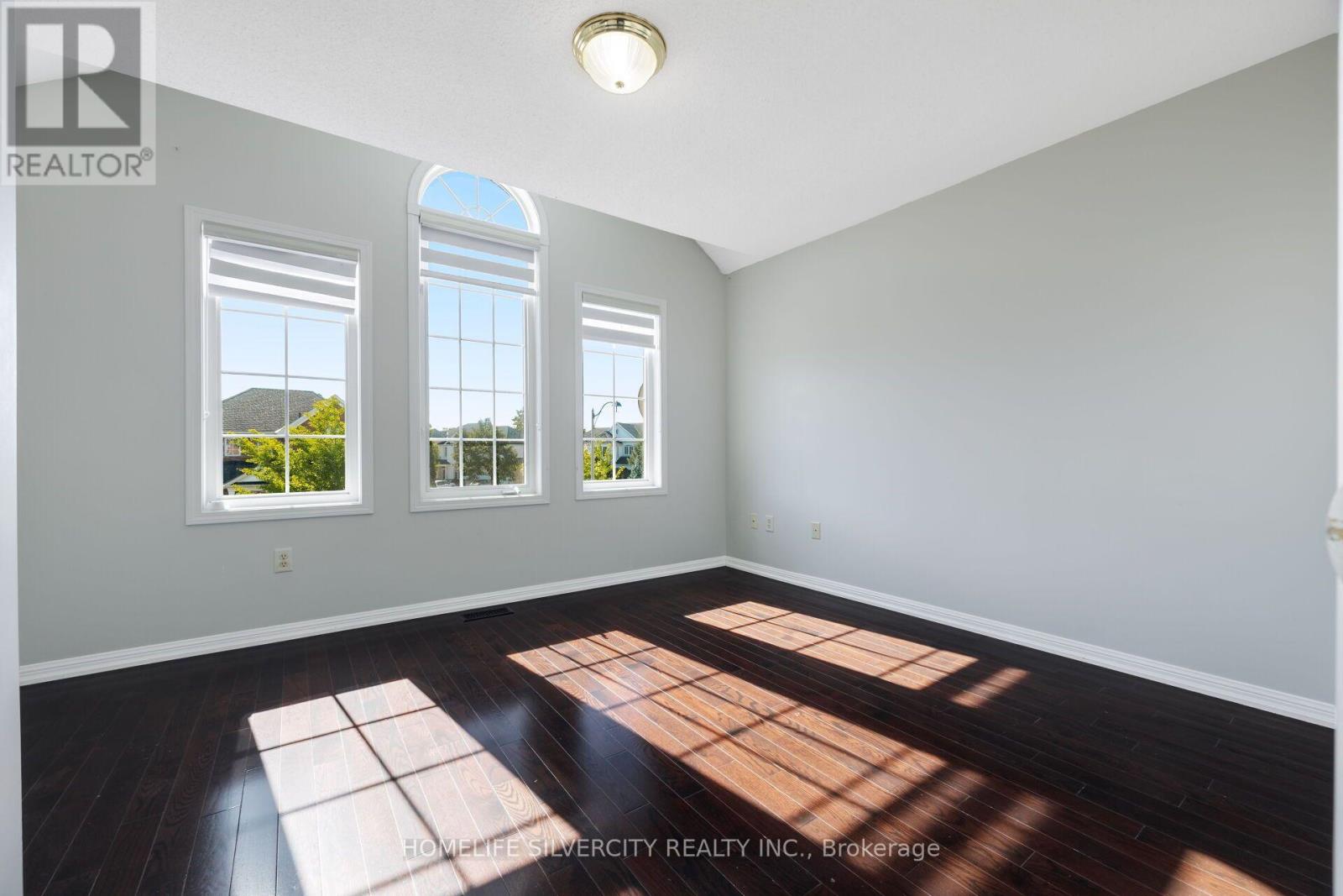25 VAN HOOF CRESCENT - Image 39