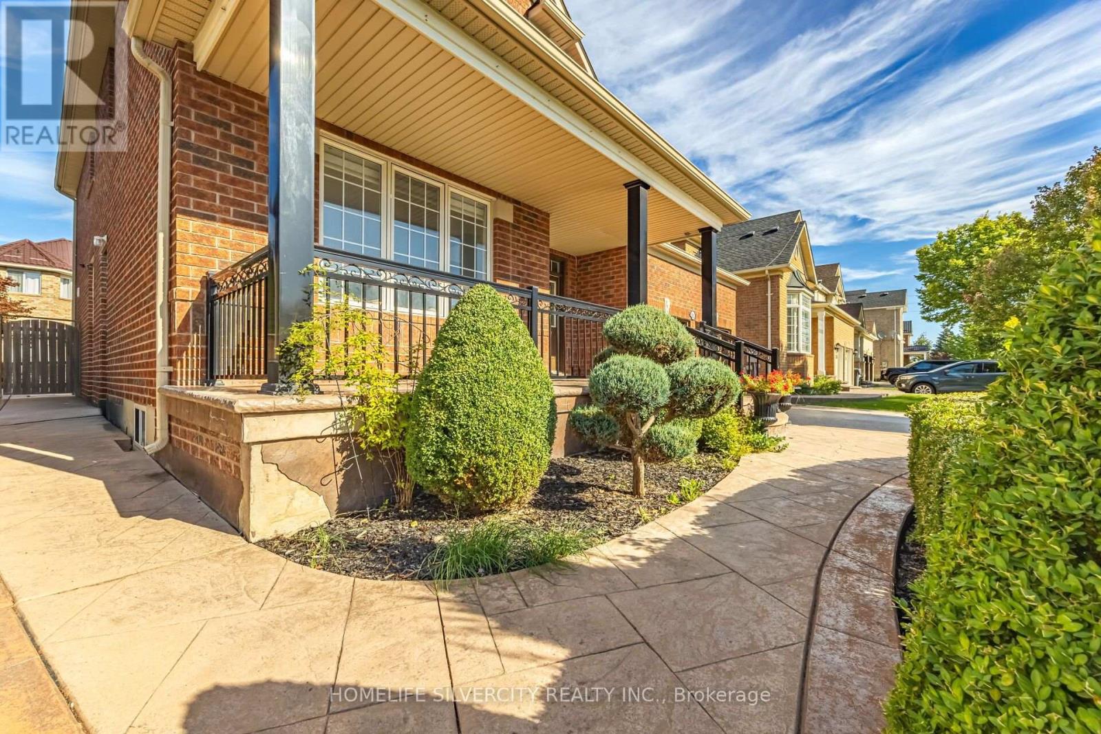 25 VAN HOOF CRESCENT - 50